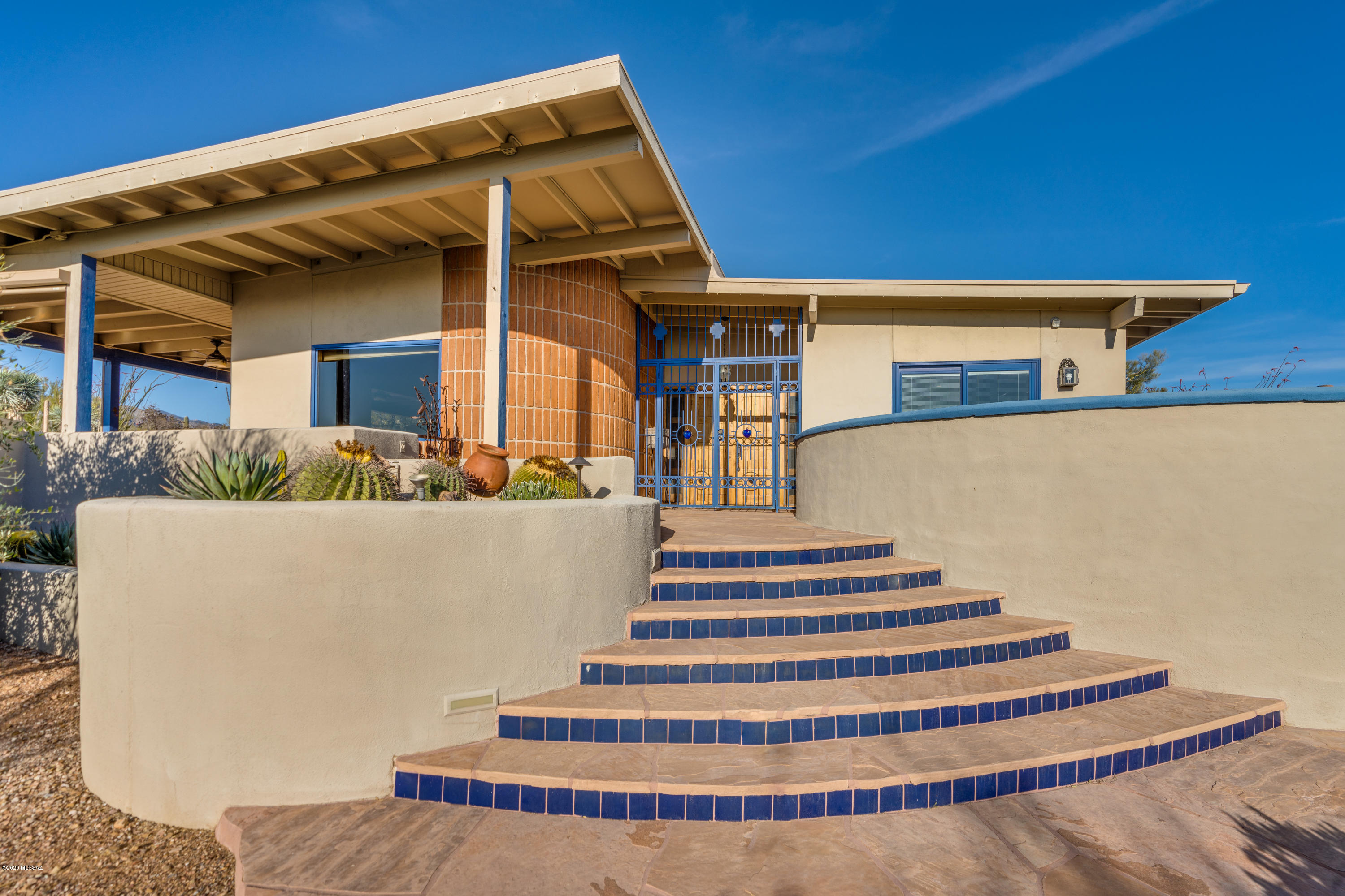 9511 E Bush Hill Place