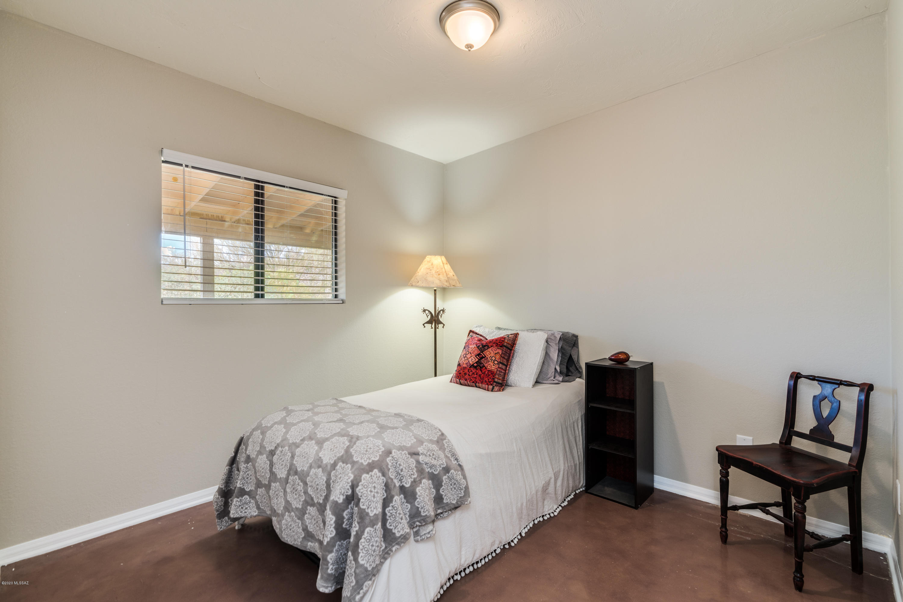 9511 E Bush Hill Place