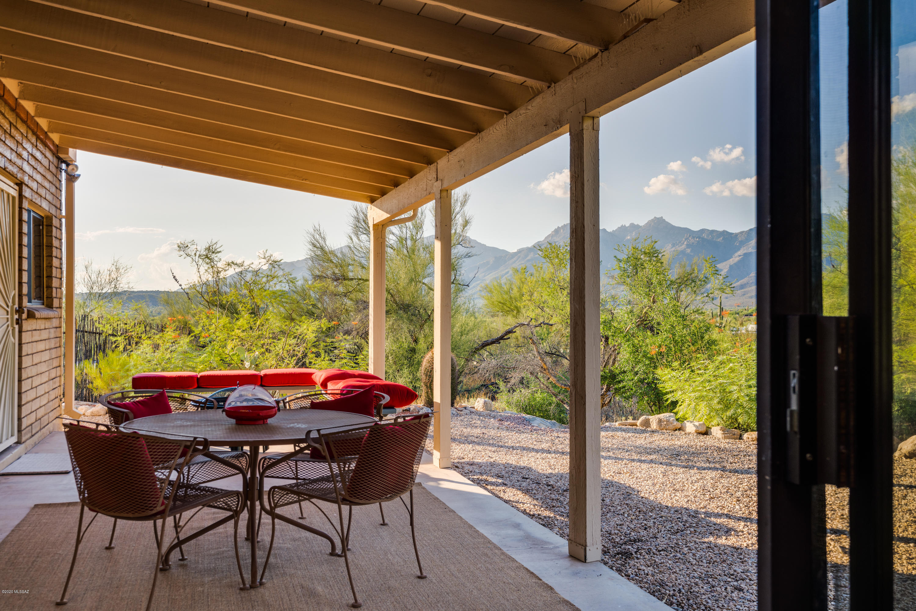 9511 E Bush Hill Place