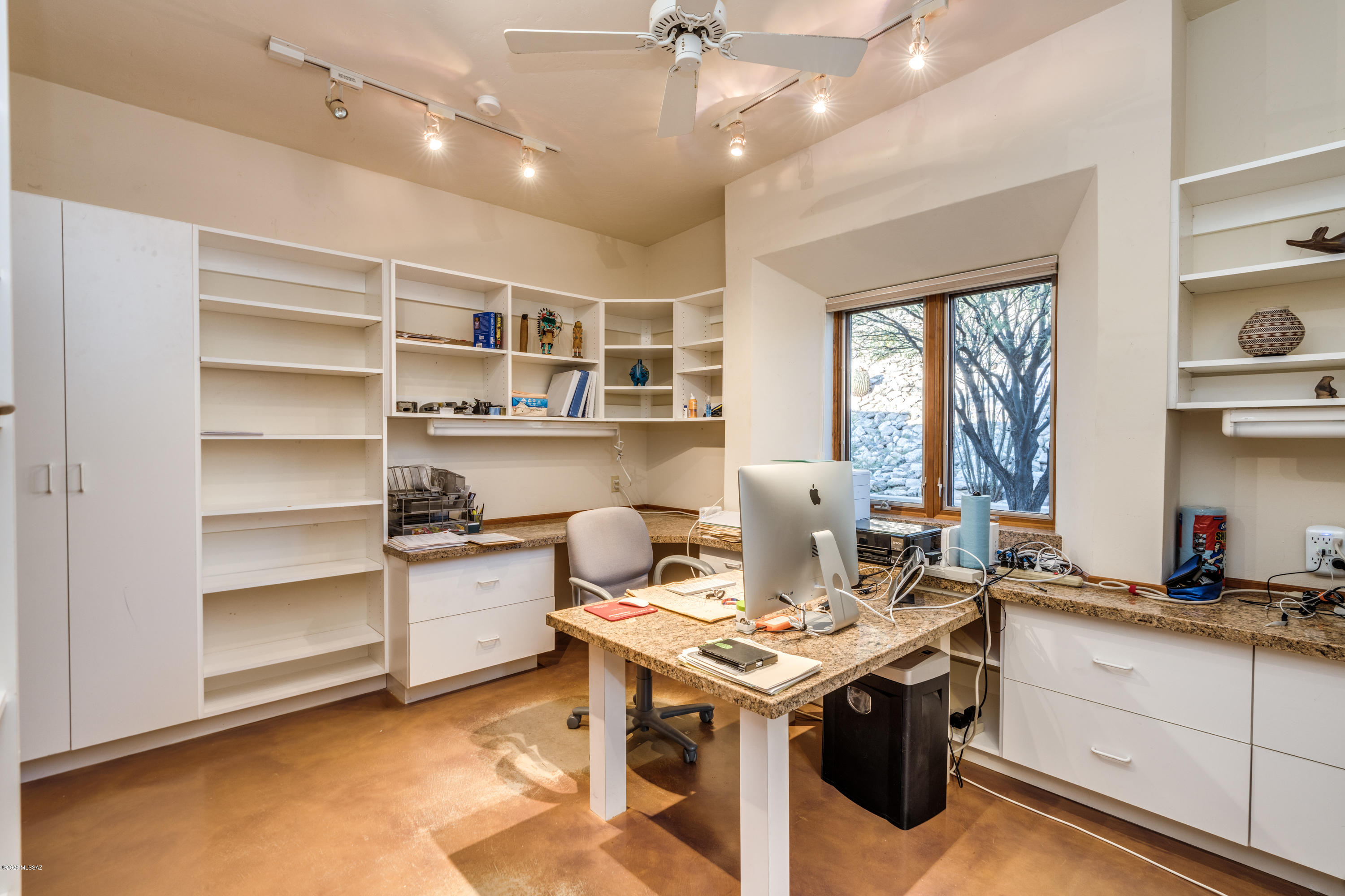 9511 E Bush Hill Place