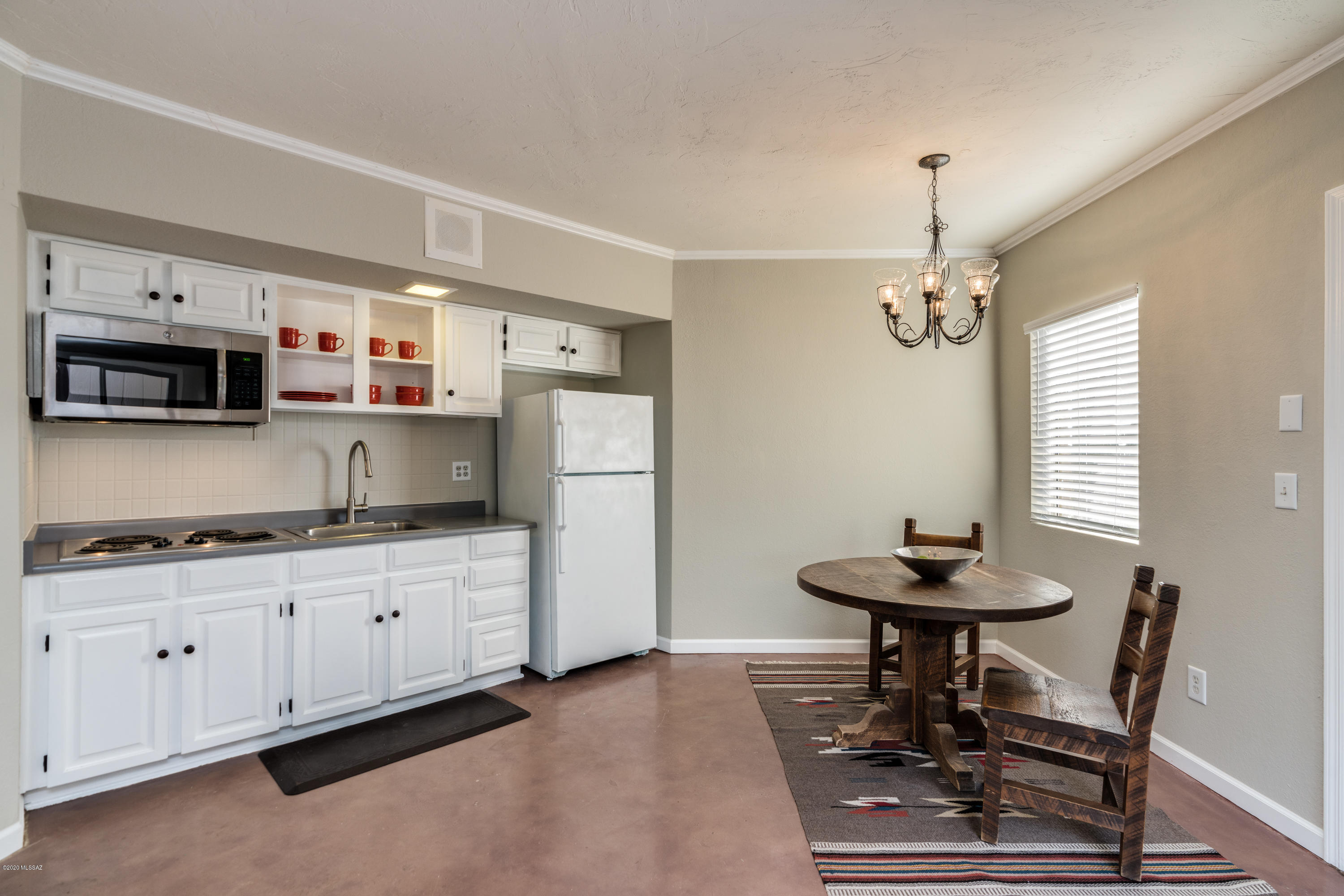 9511 E Bush Hill Place