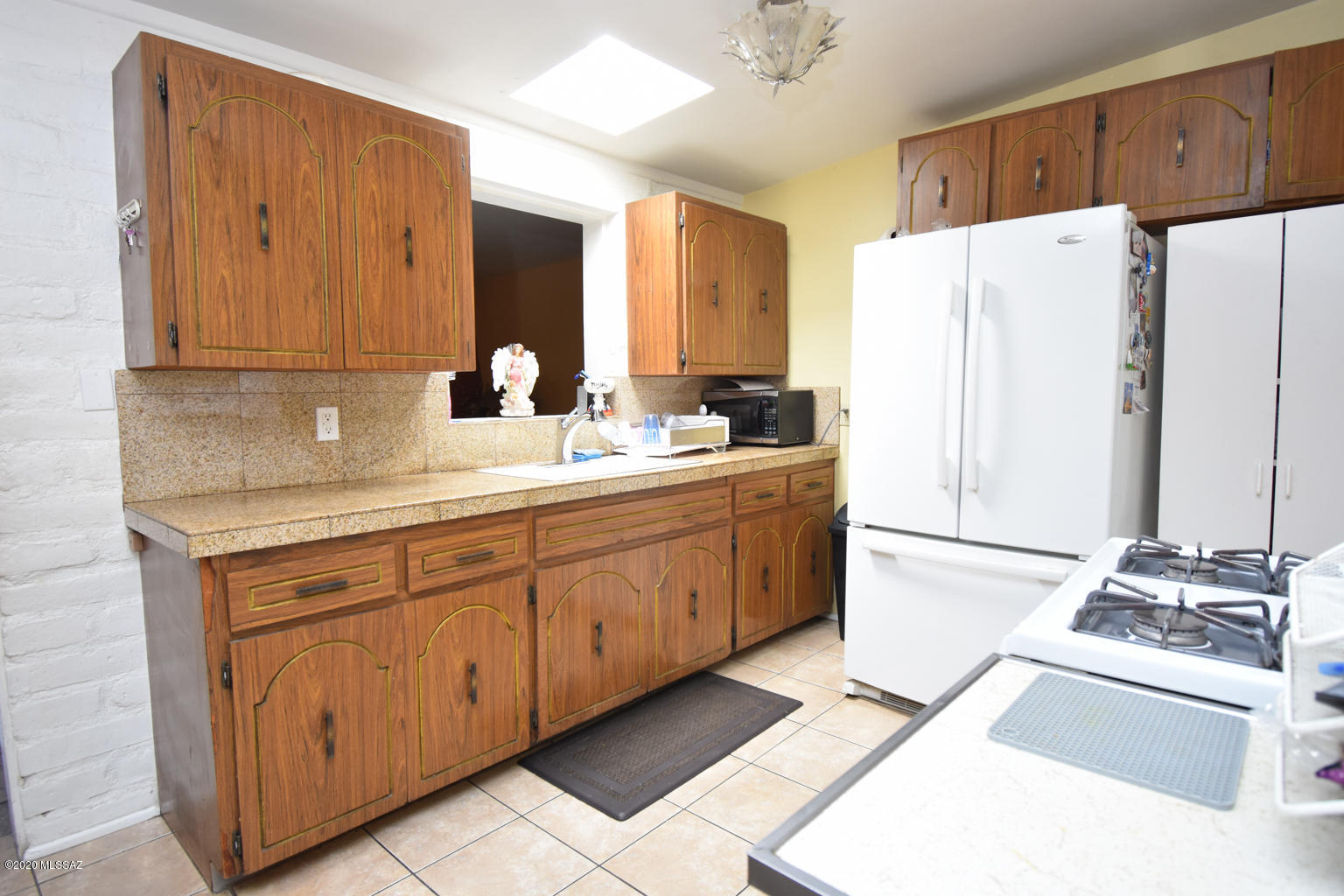 5834 E Waverly Street