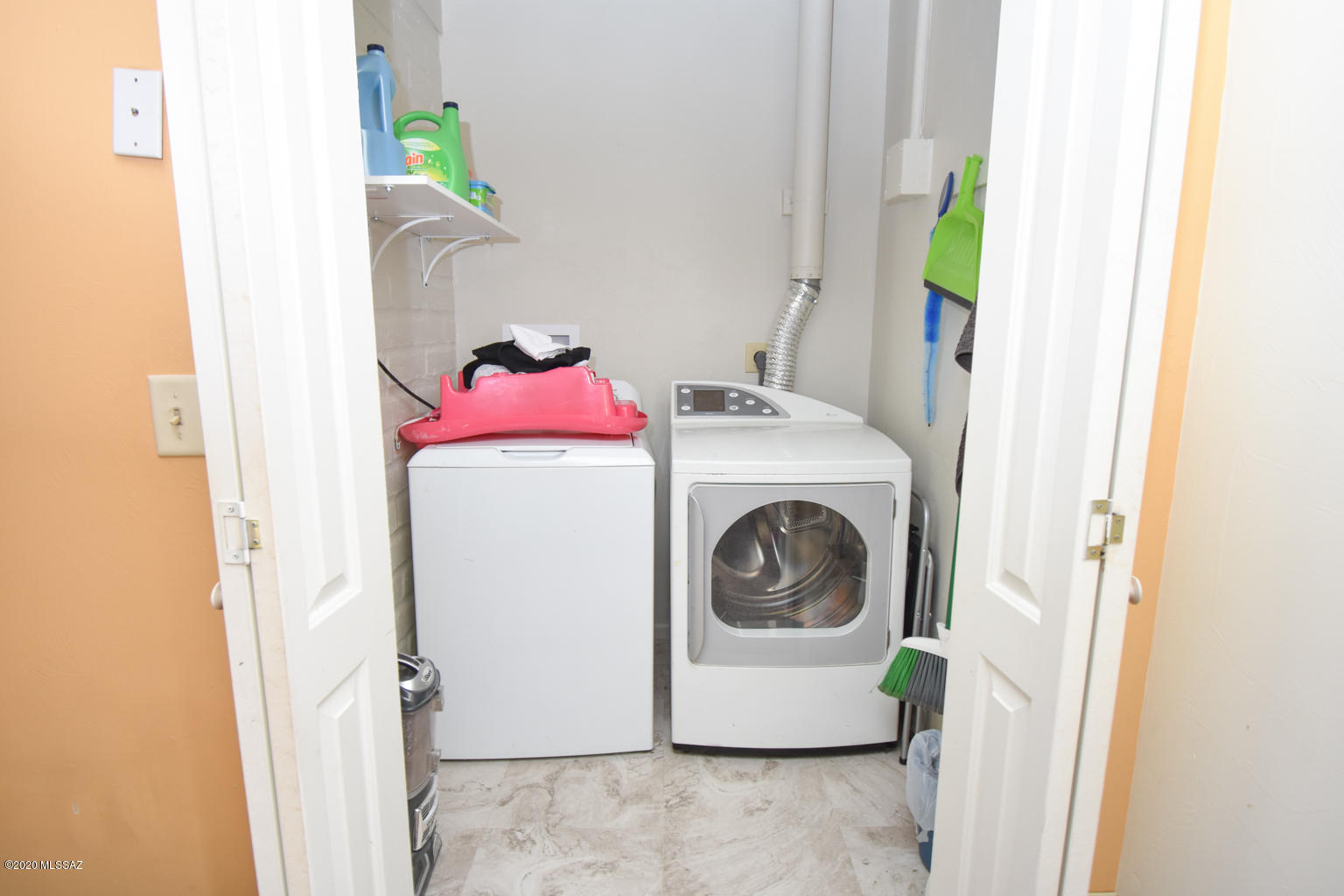 5834 E Waverly Street