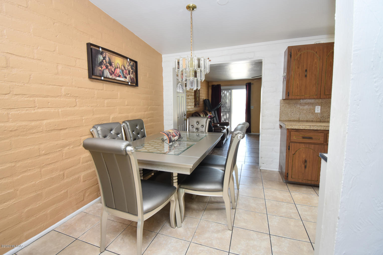 5834 E Waverly Street