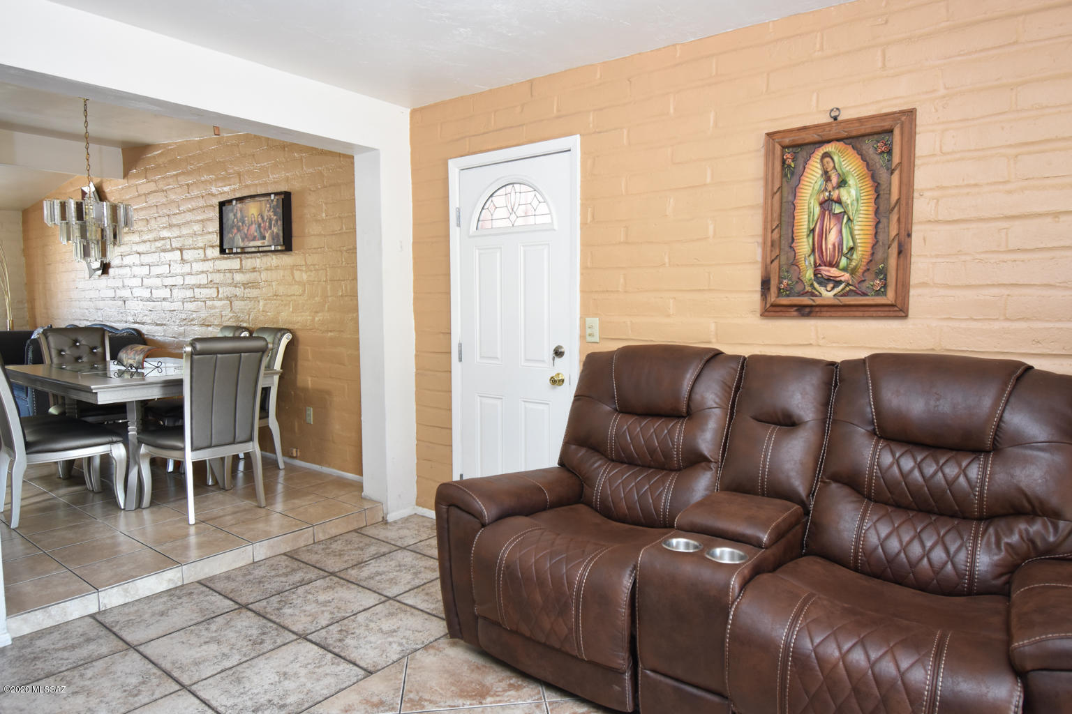 5834 E Waverly Street