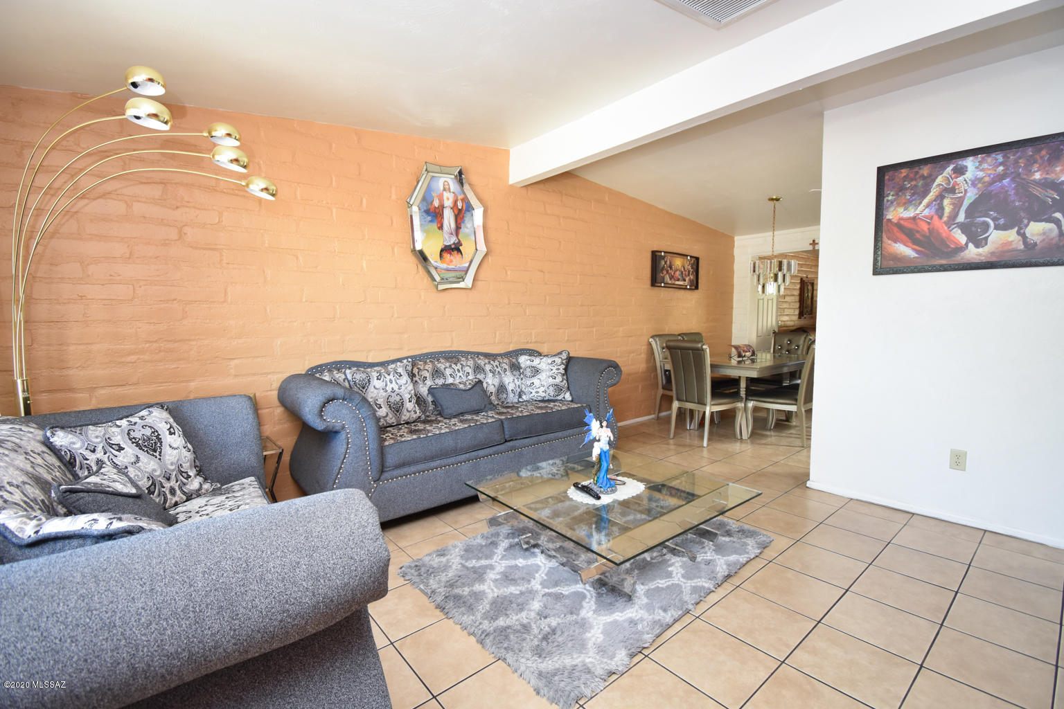 5834 E Waverly Street