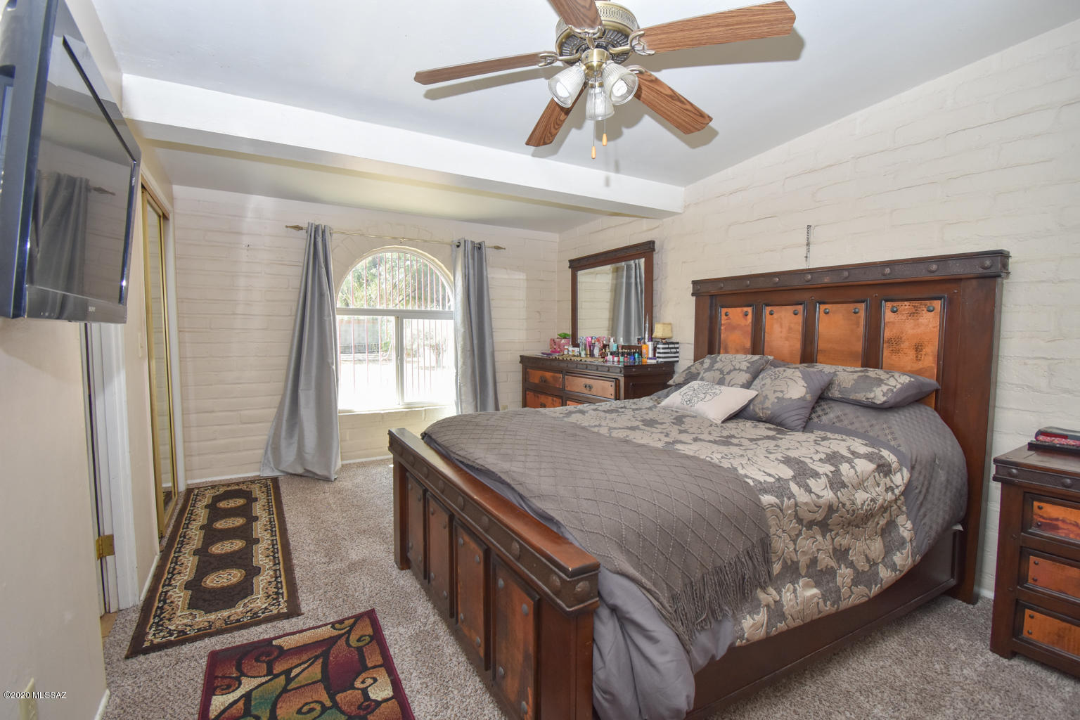 5834 E Waverly Street