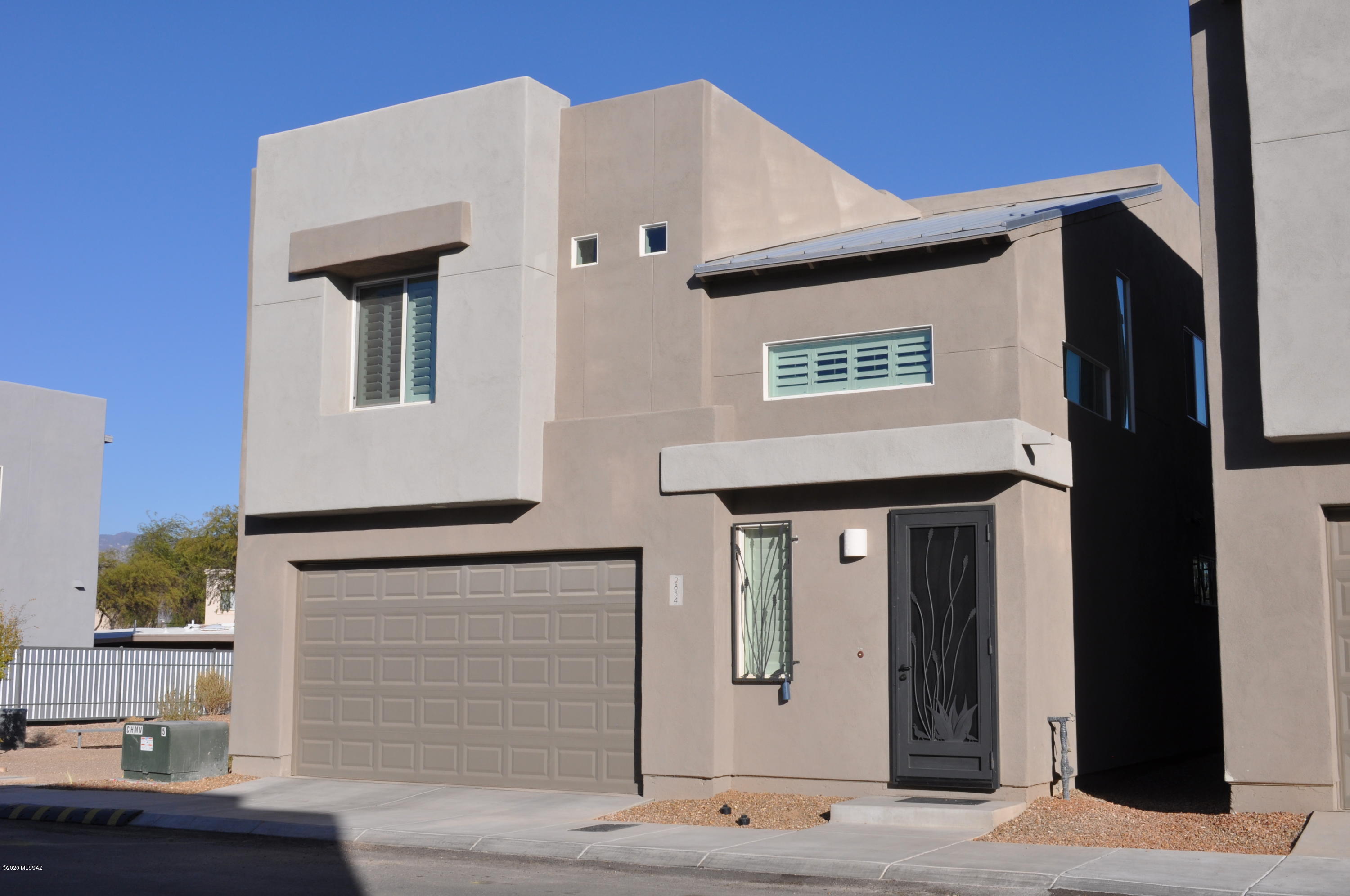 2834 N Fair Oaks Avenue