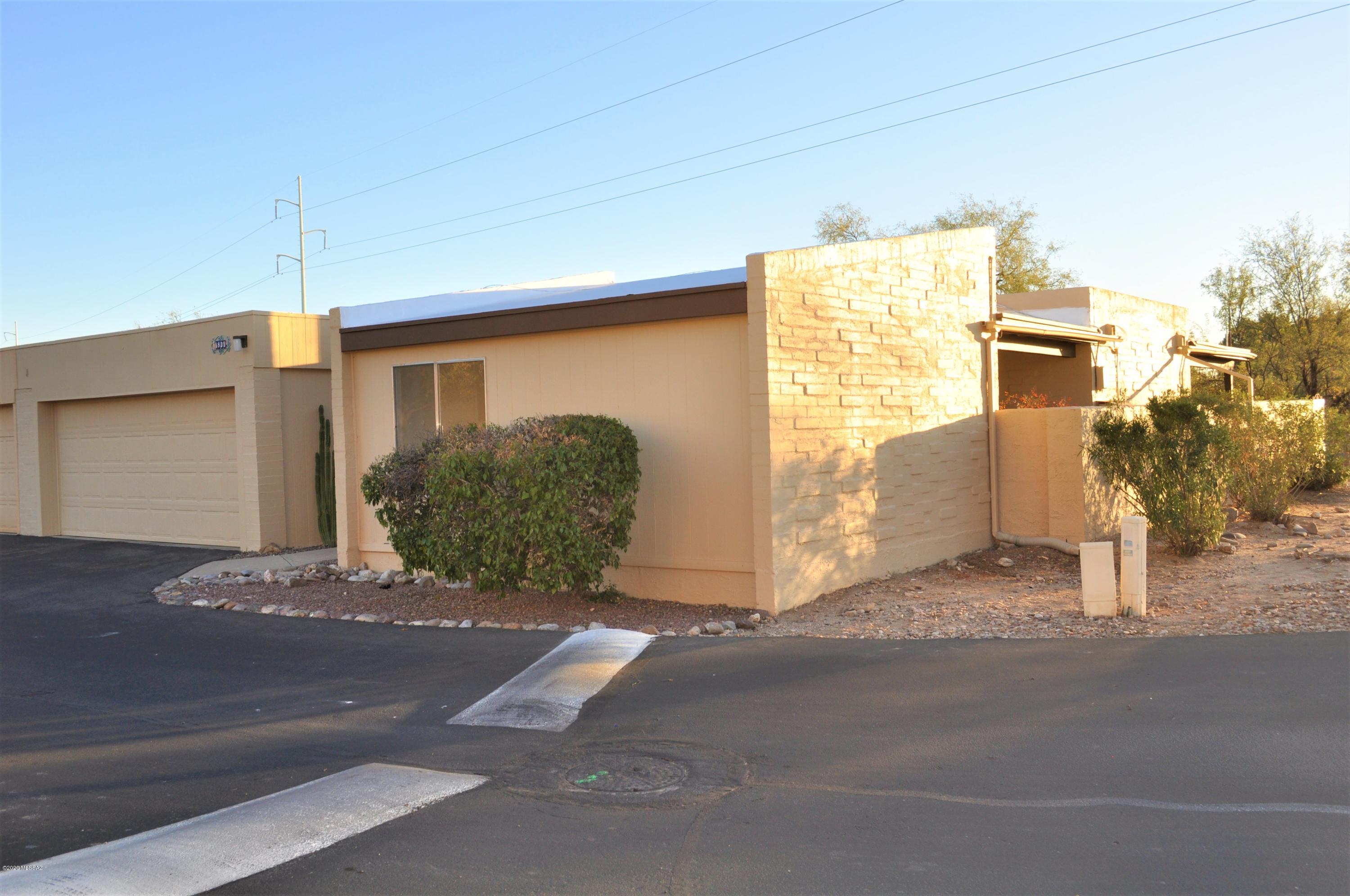 1831 N Camino De La Cienega