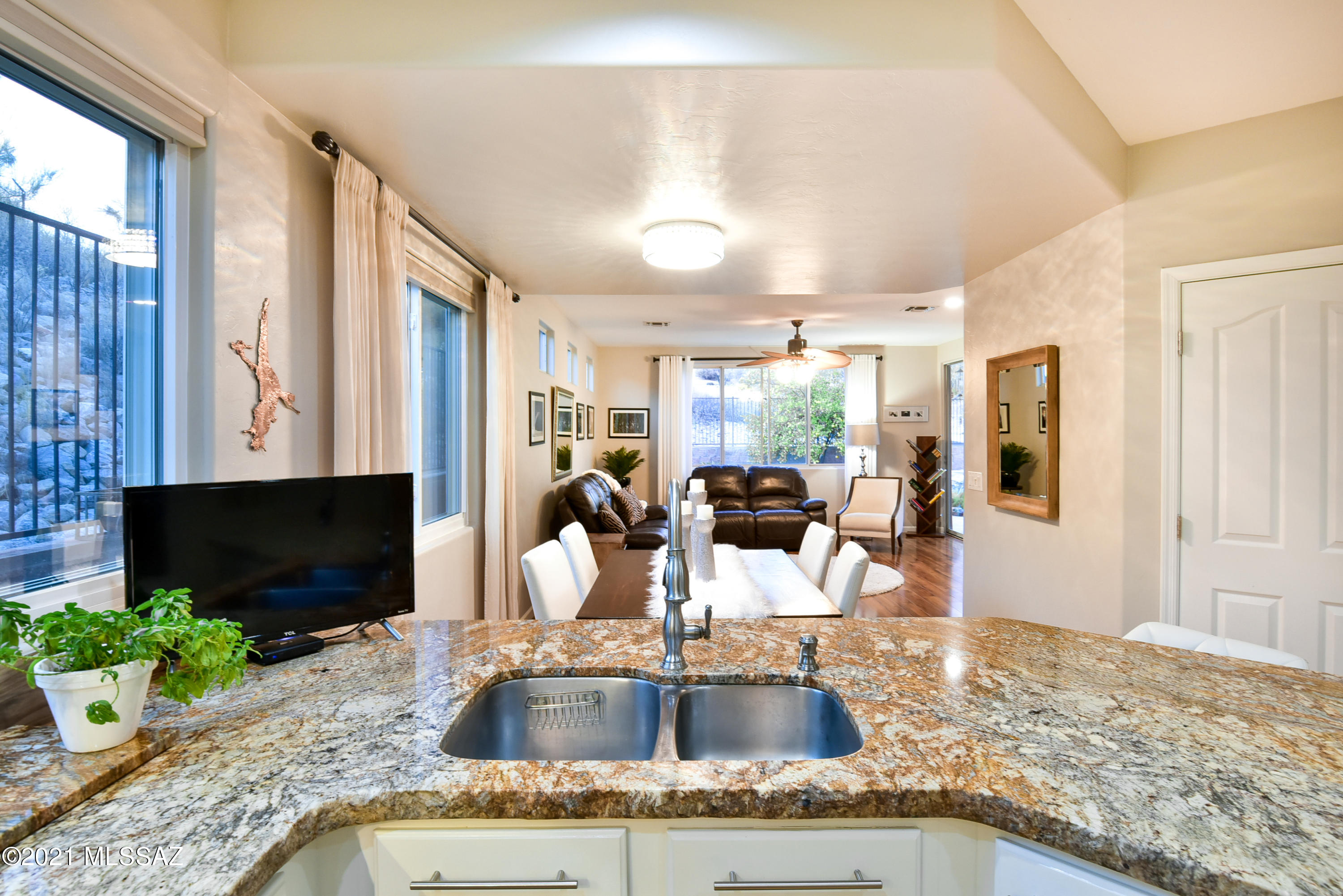 5719 N Placita Deleite