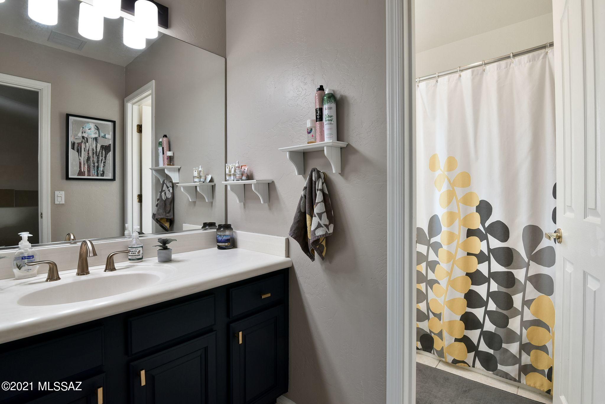 5719 N Placita Deleite