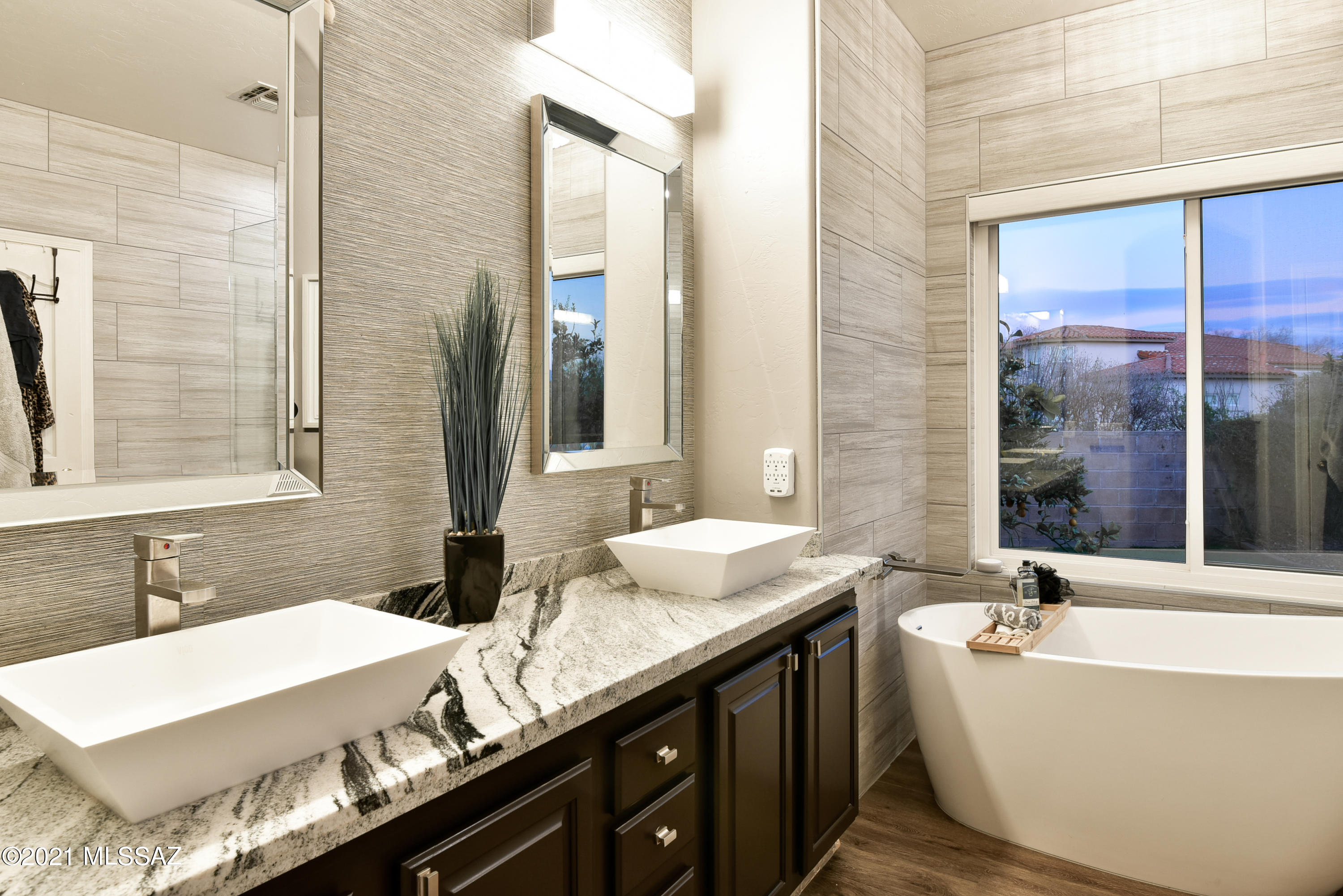 5719 N Placita Deleite