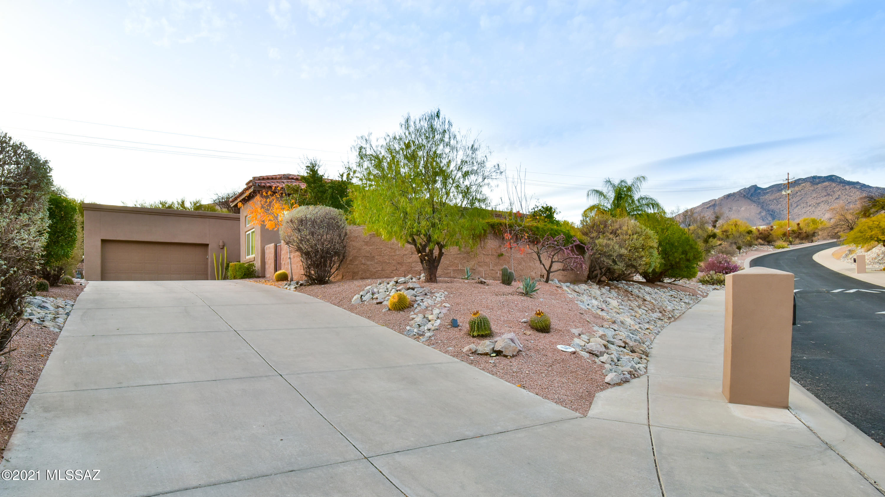 5719 N Placita Deleite