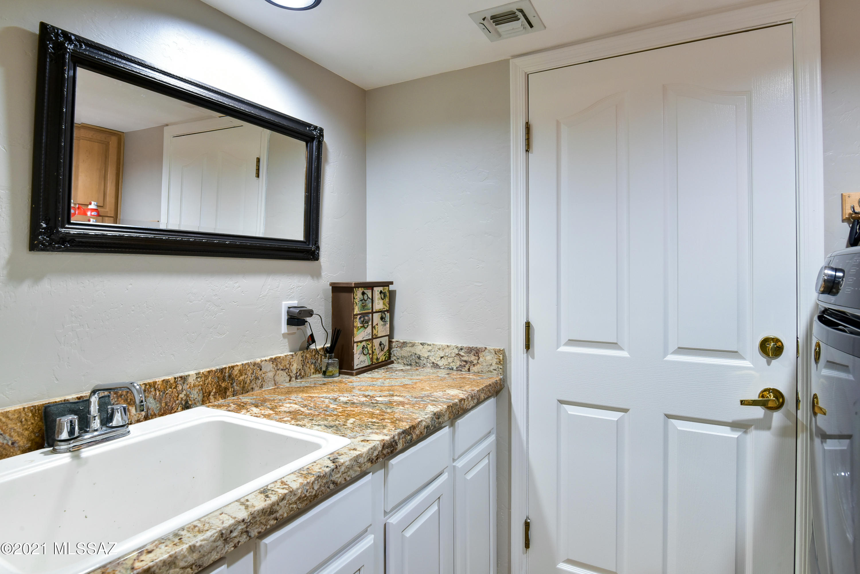 5719 N Placita Deleite