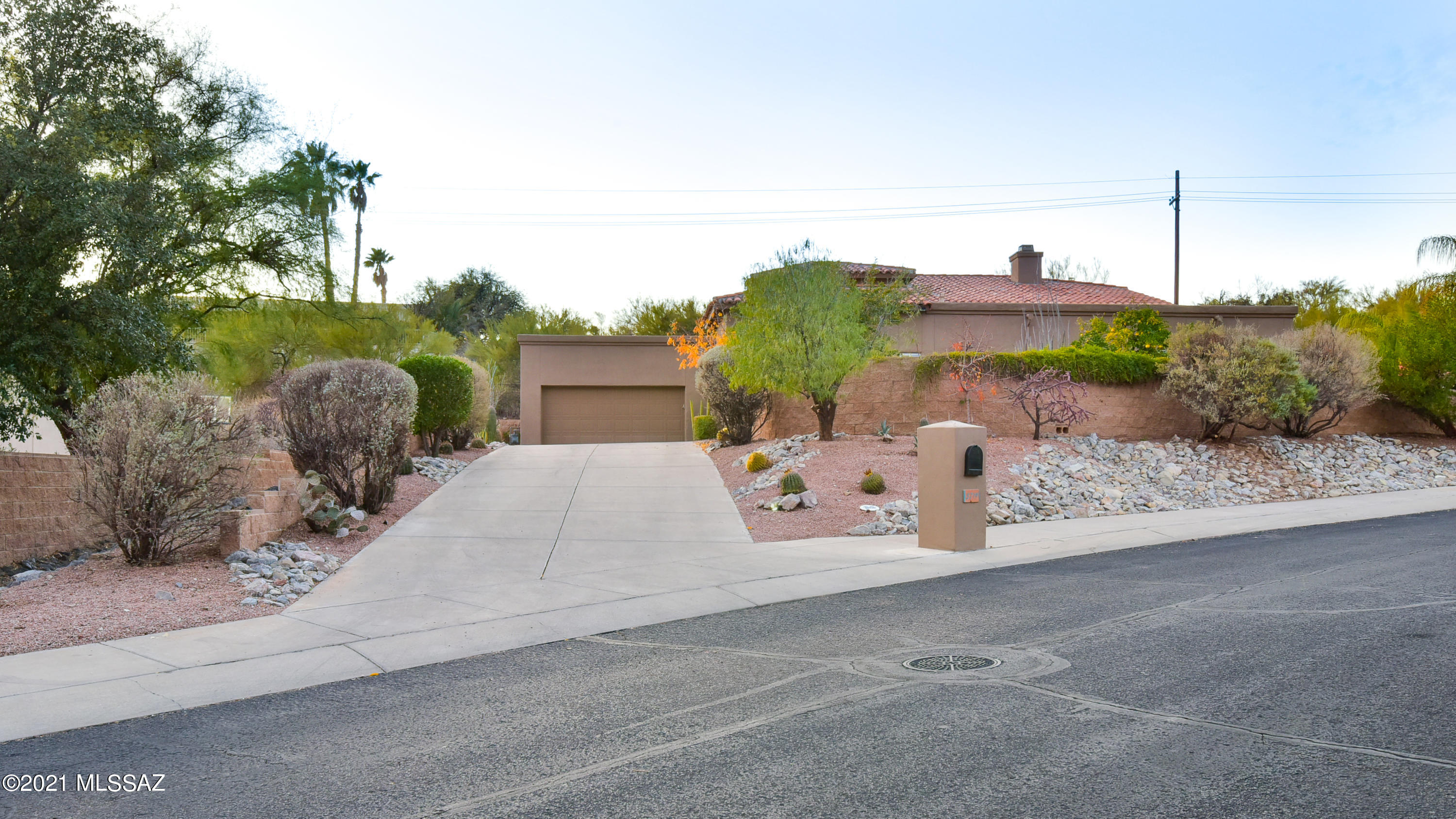 5719 N Placita Deleite