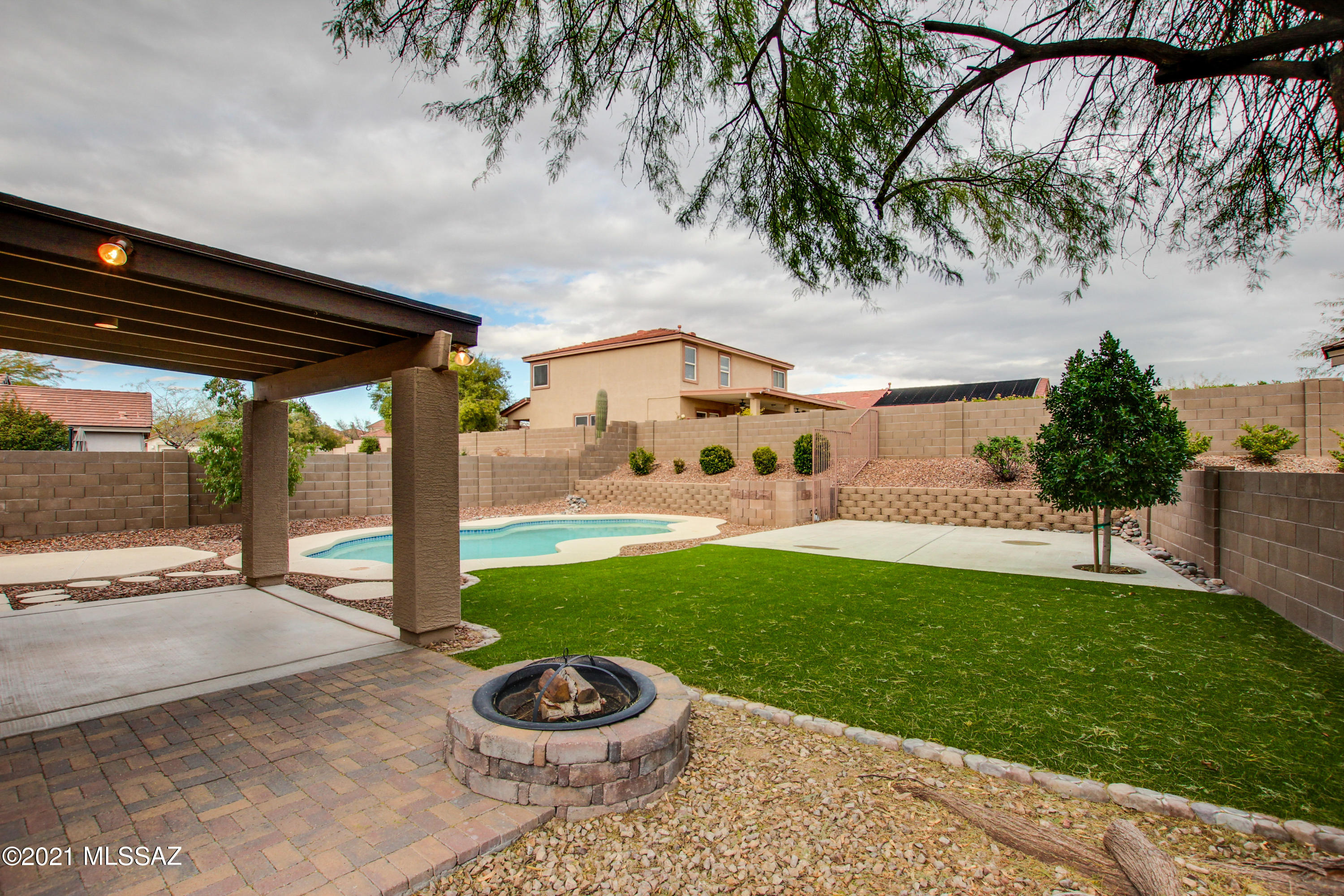 13168 N Tanner Robert Drive