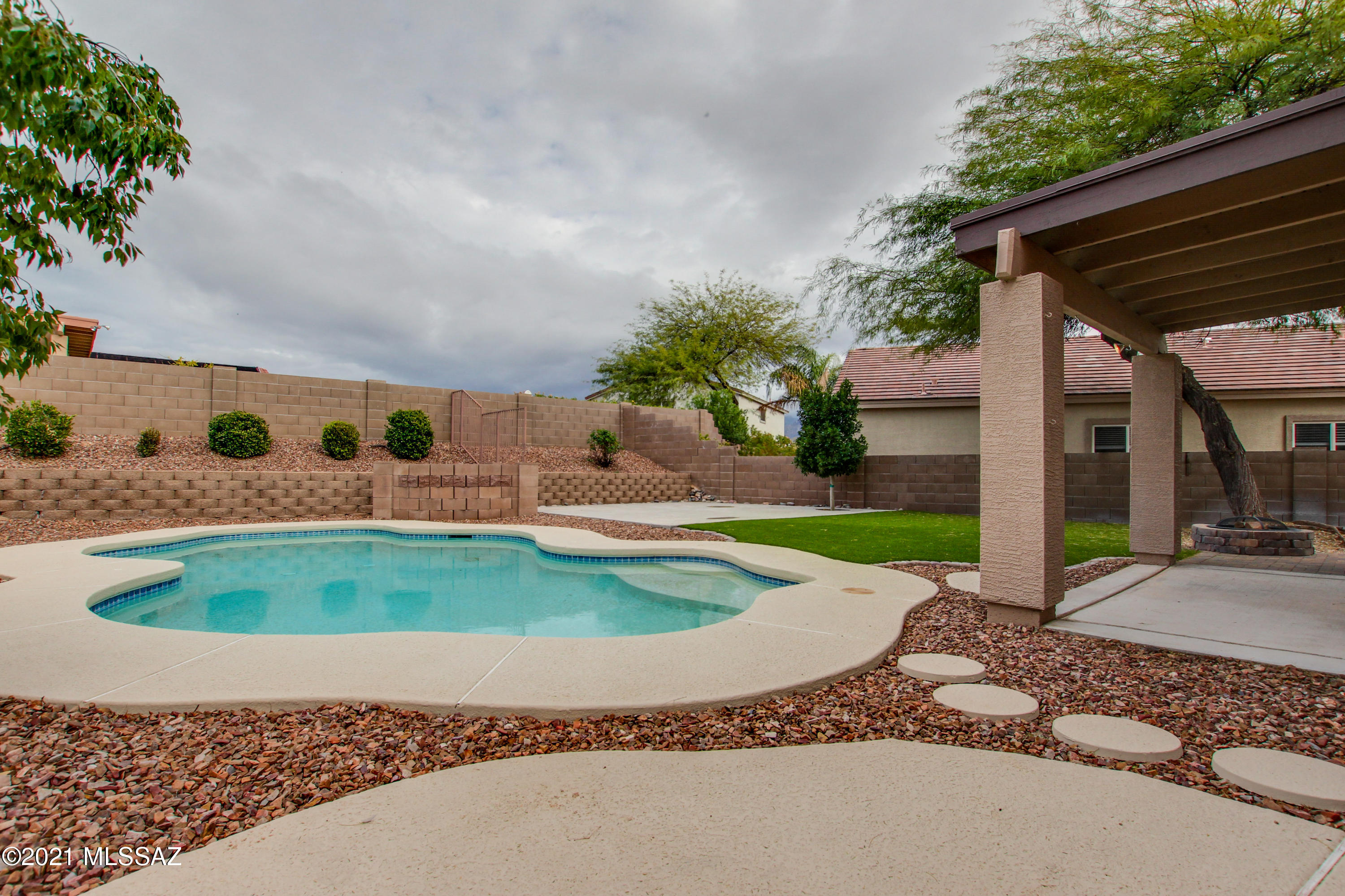 13168 N Tanner Robert Drive