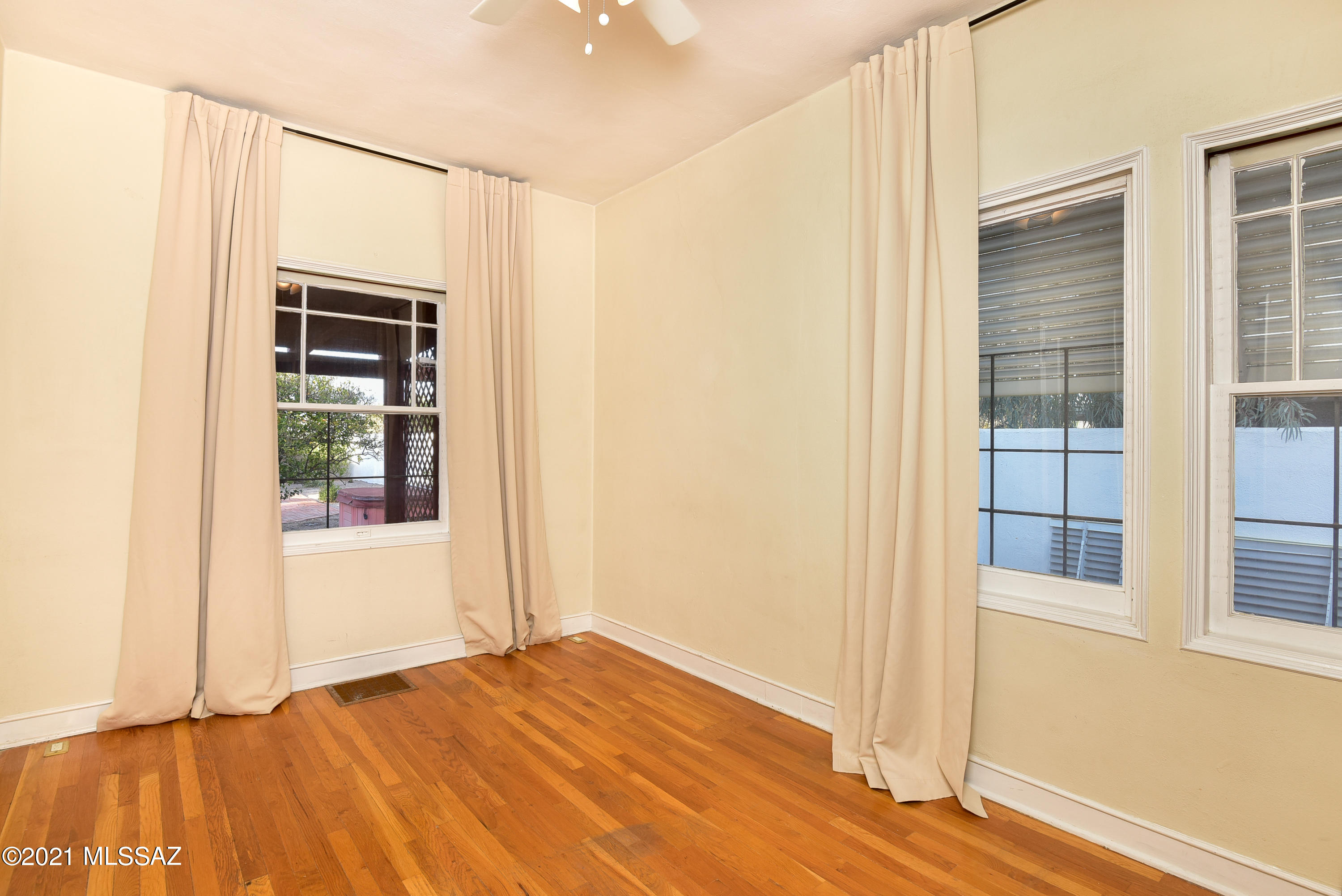 1025 E Edison Street