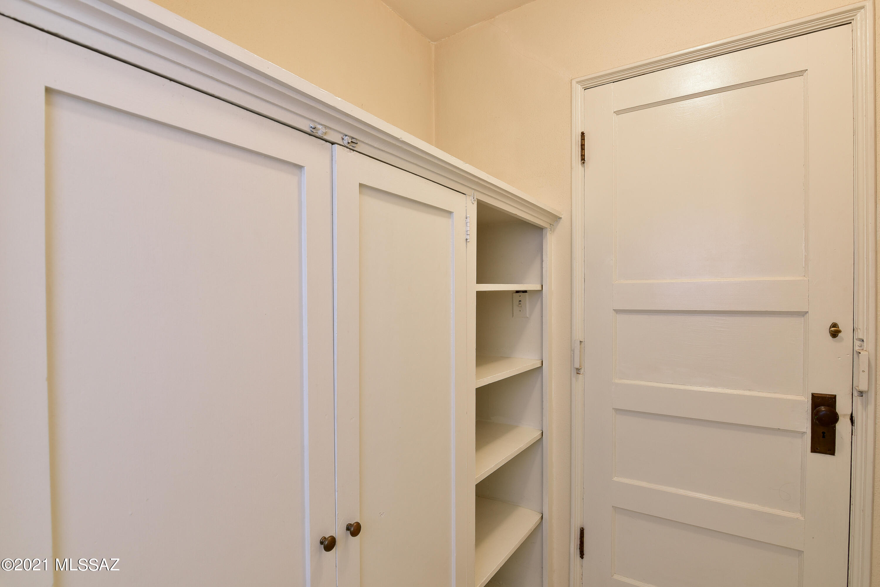 1025 E Edison Street