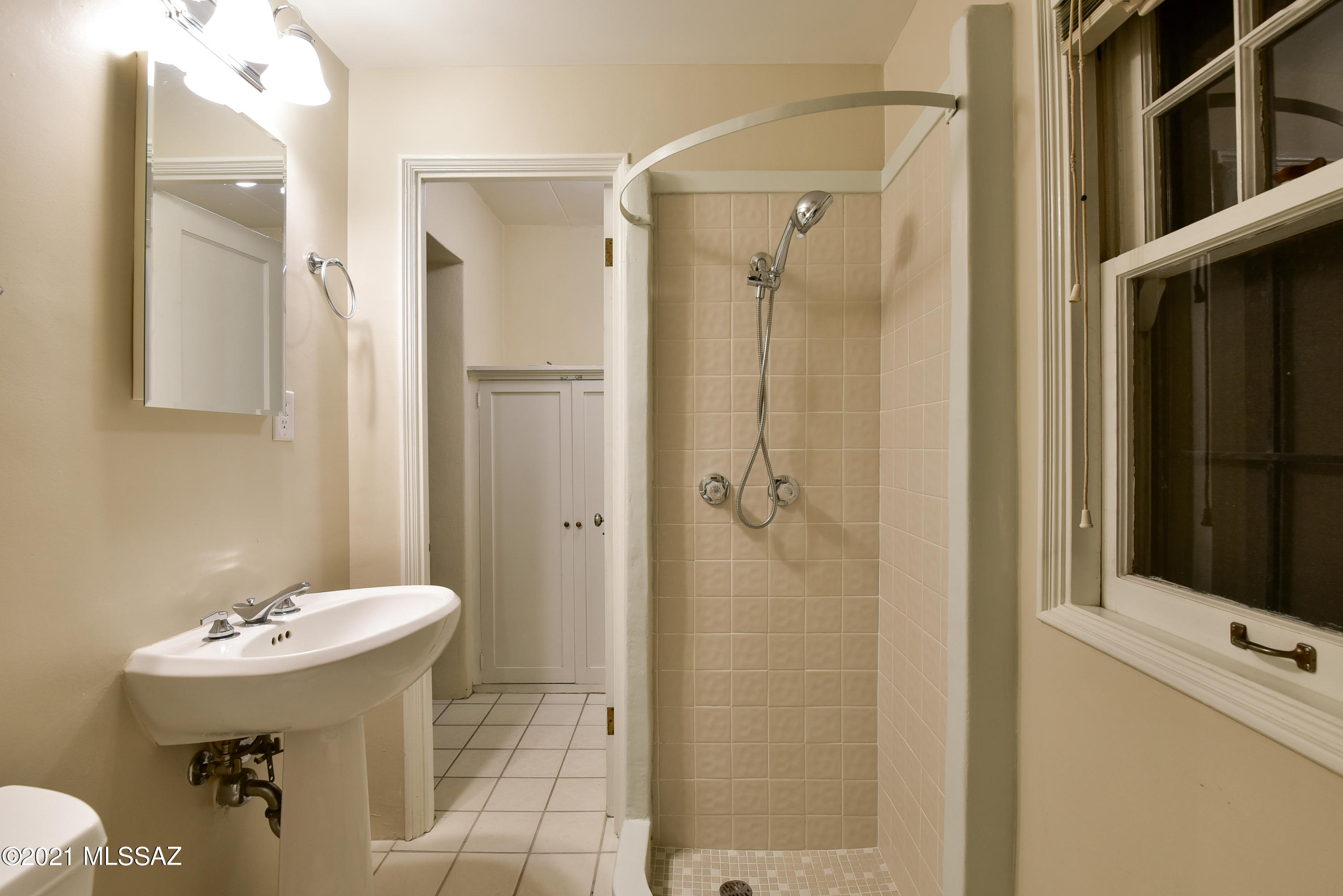 1025 E Edison Street