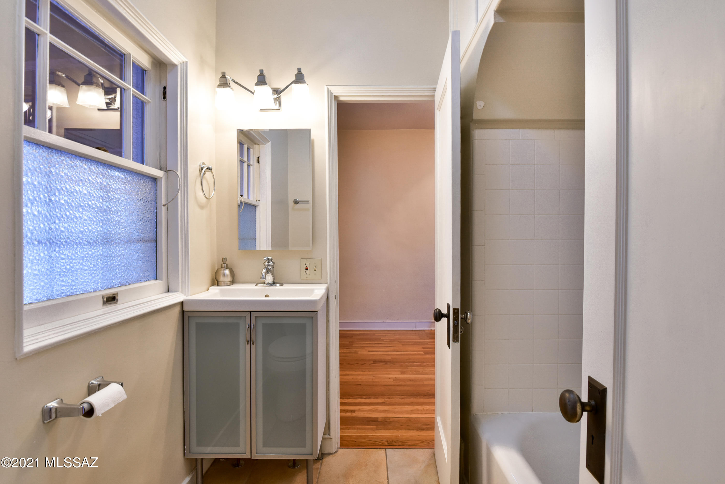 1025 E Edison Street