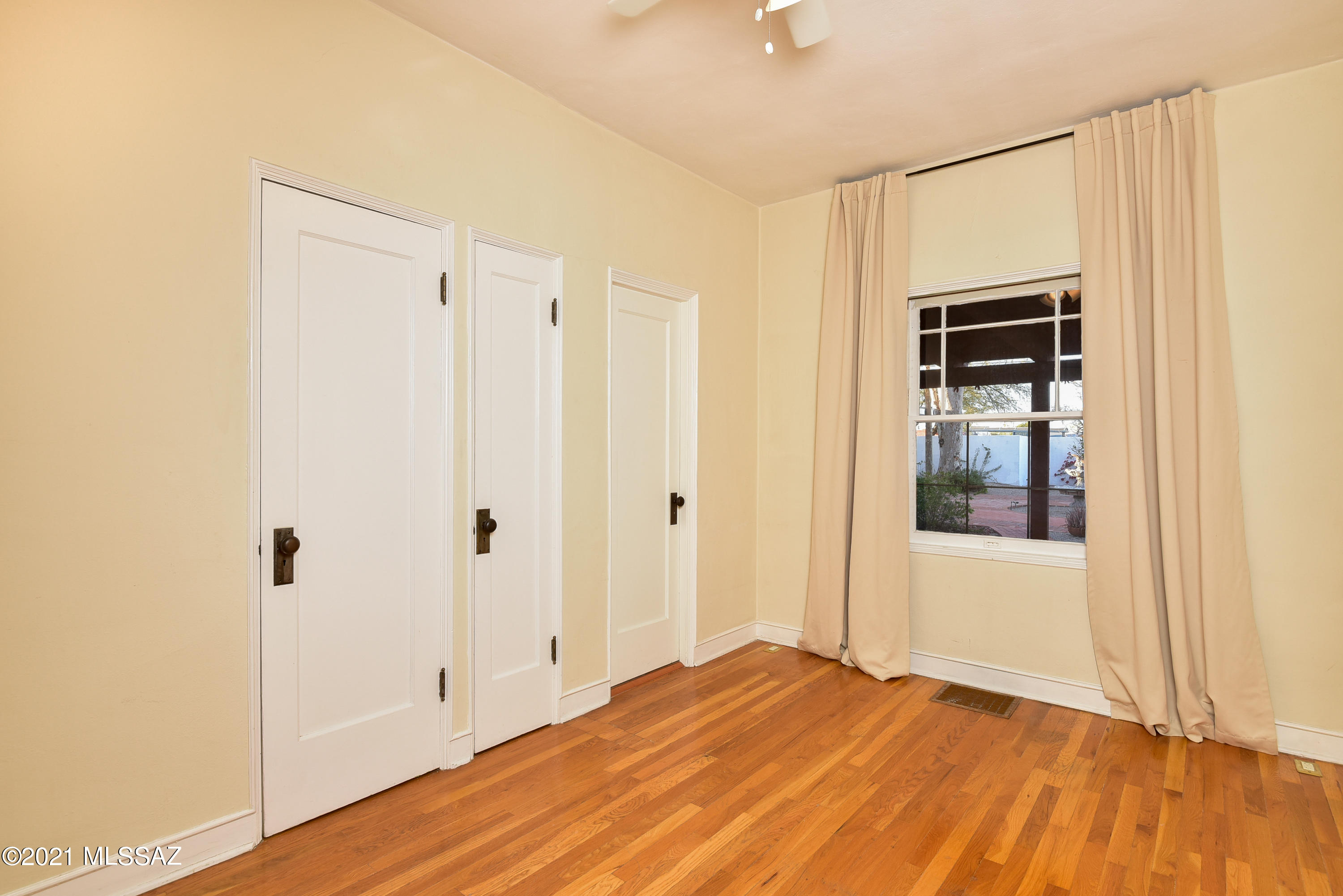 1025 E Edison Street