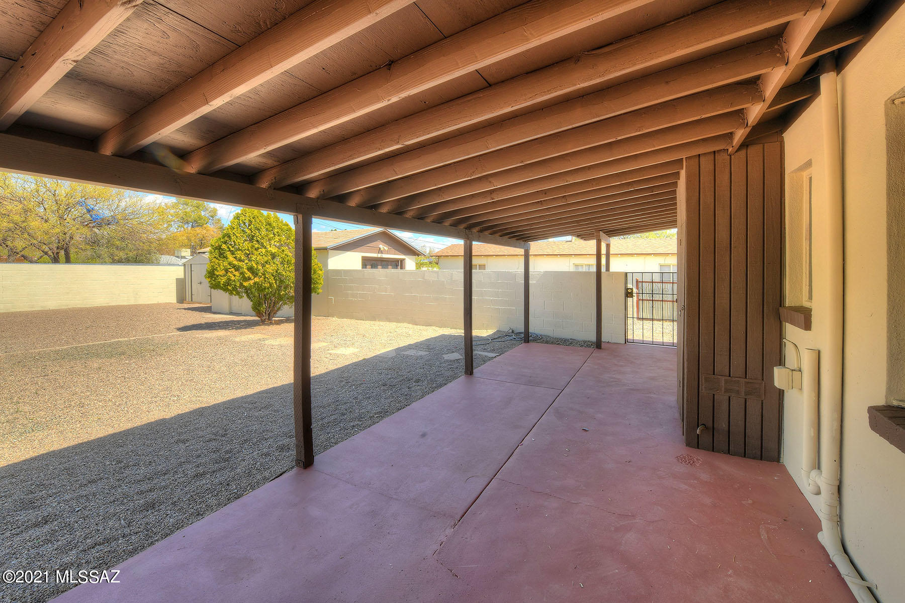 2711 E Linden Street