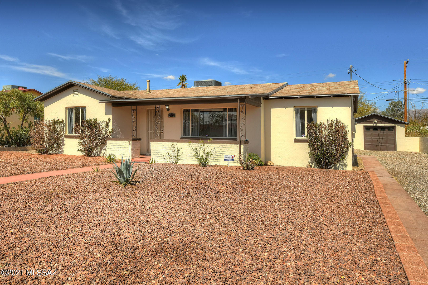 2711 E Linden Street