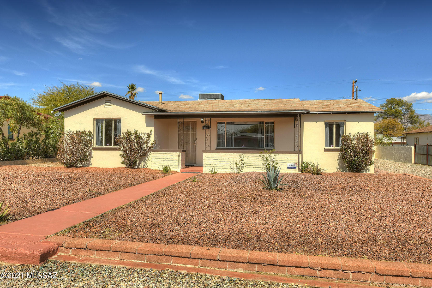 2711 E Linden Street