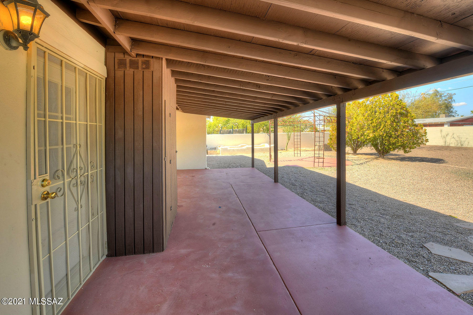 2711 E Linden Street