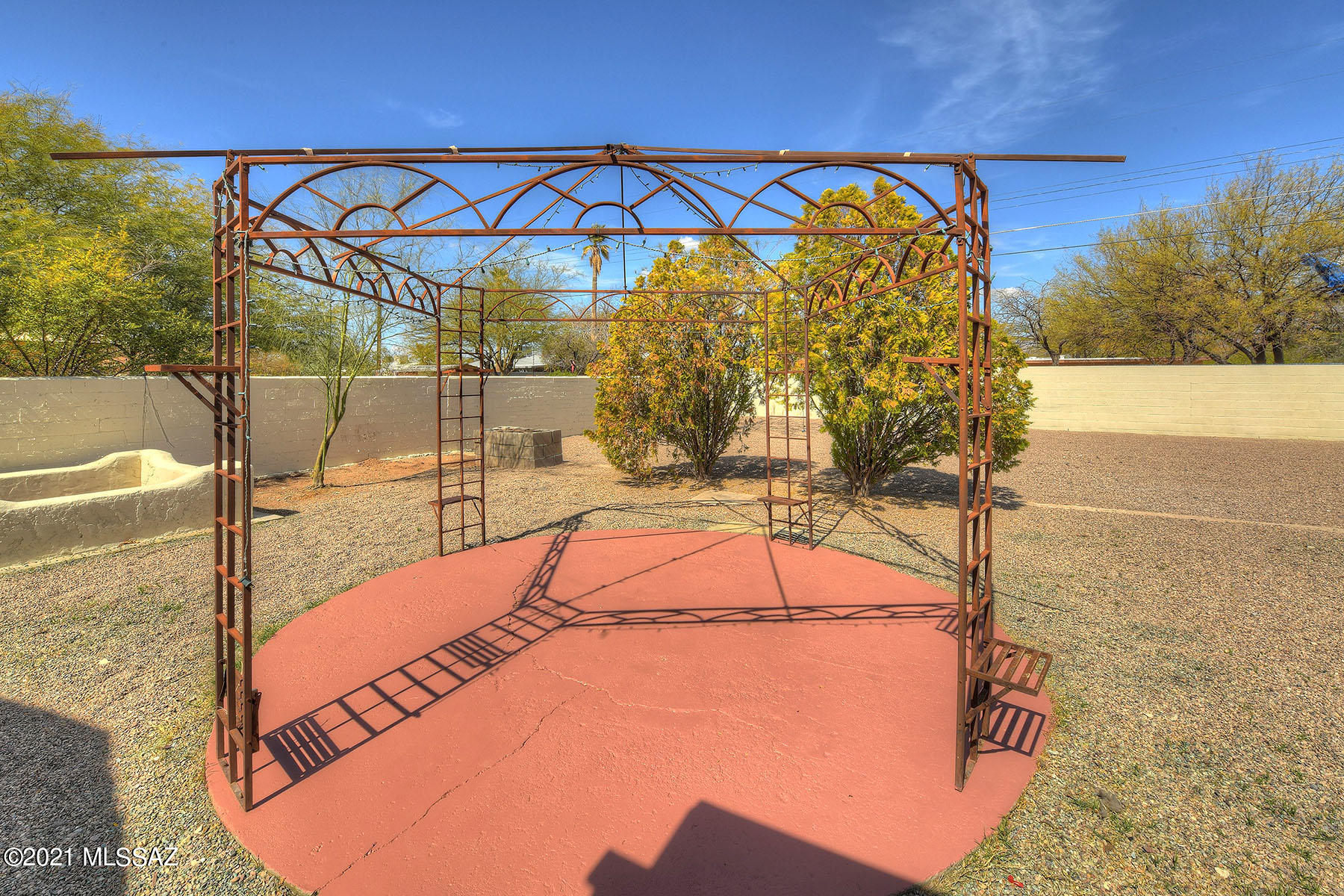 2711 E Linden Street