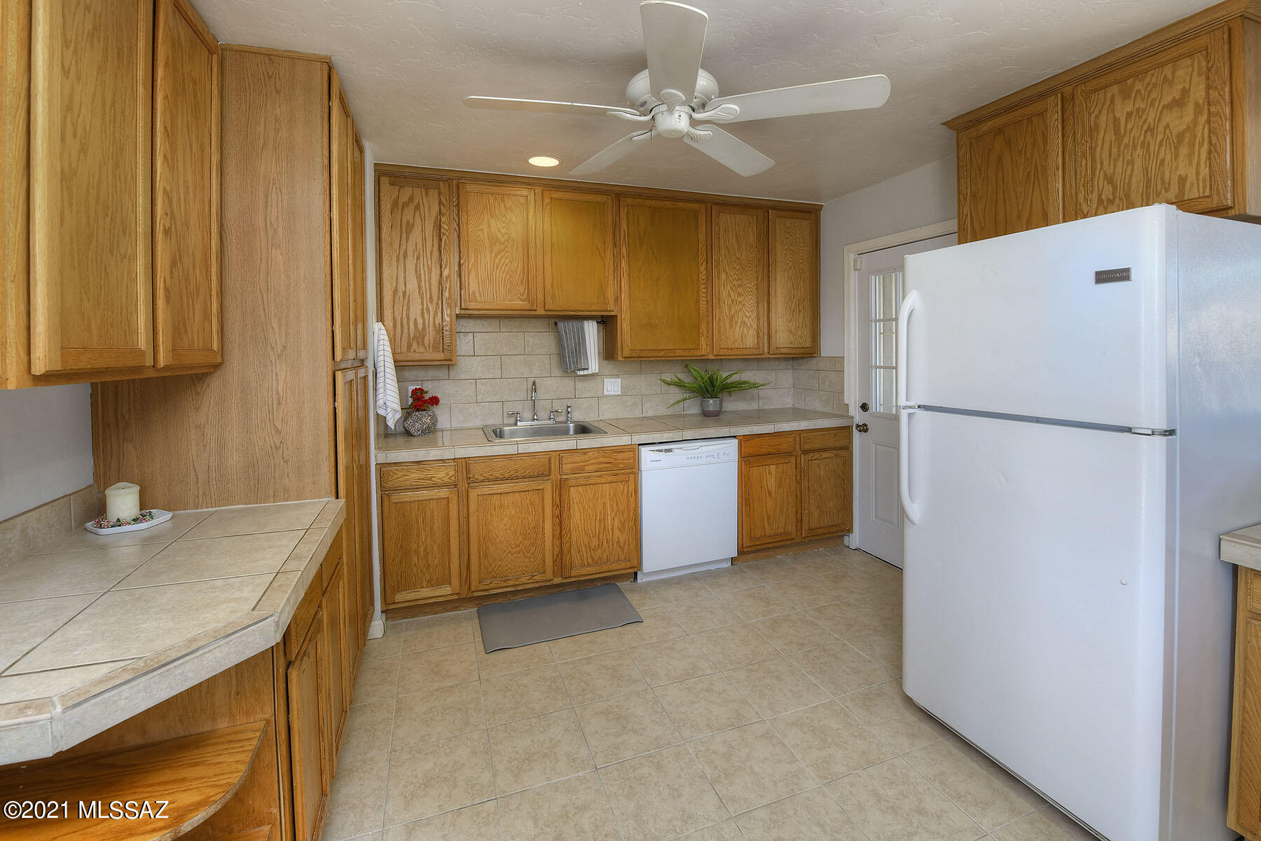 2711 E Linden Street