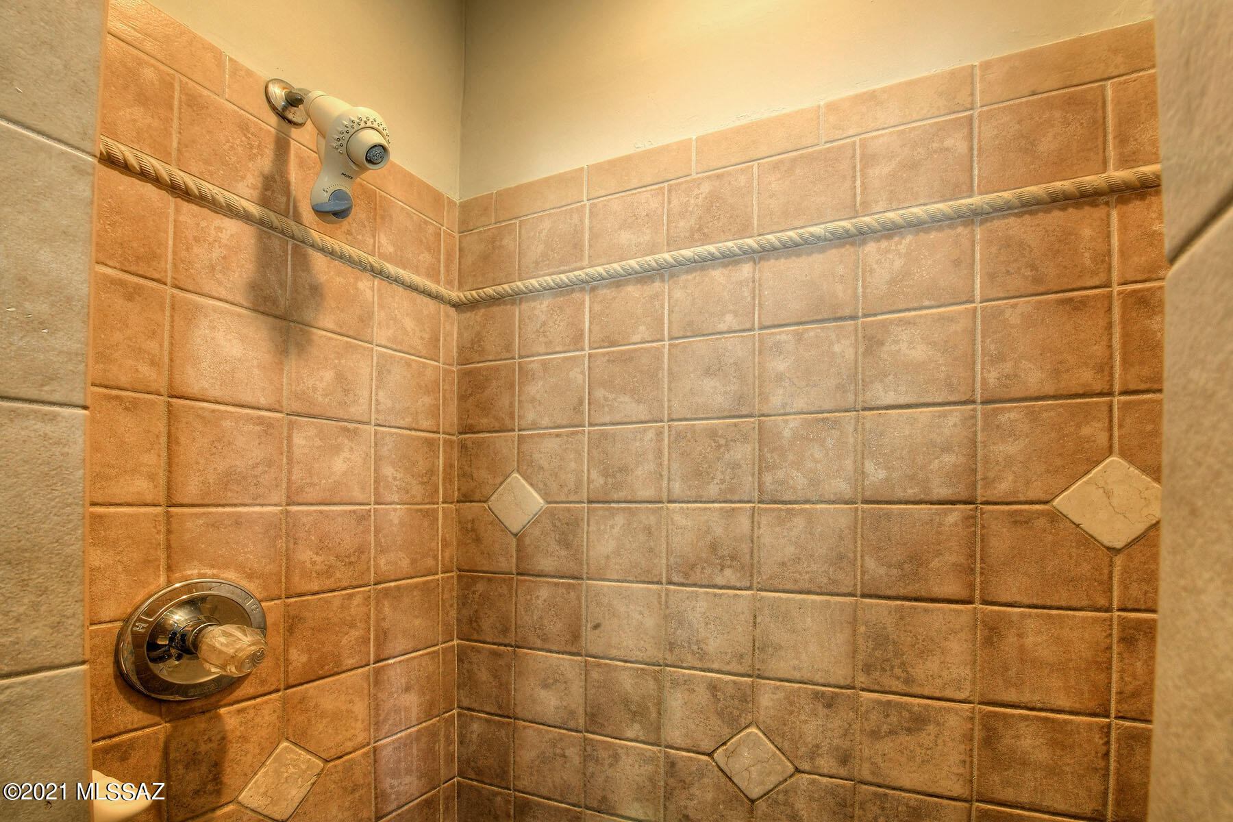 2711 E Linden Street