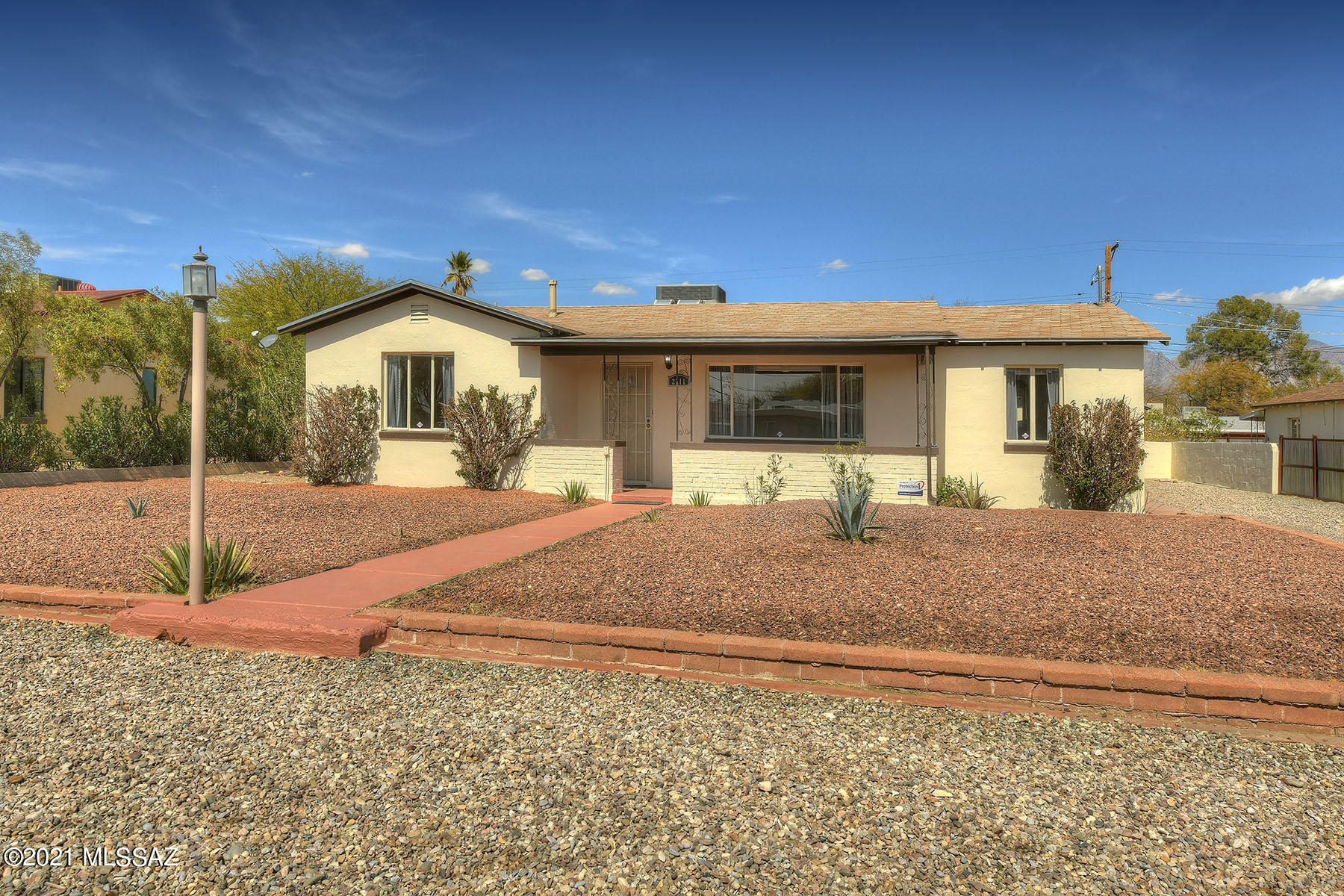 2711 E Linden Street