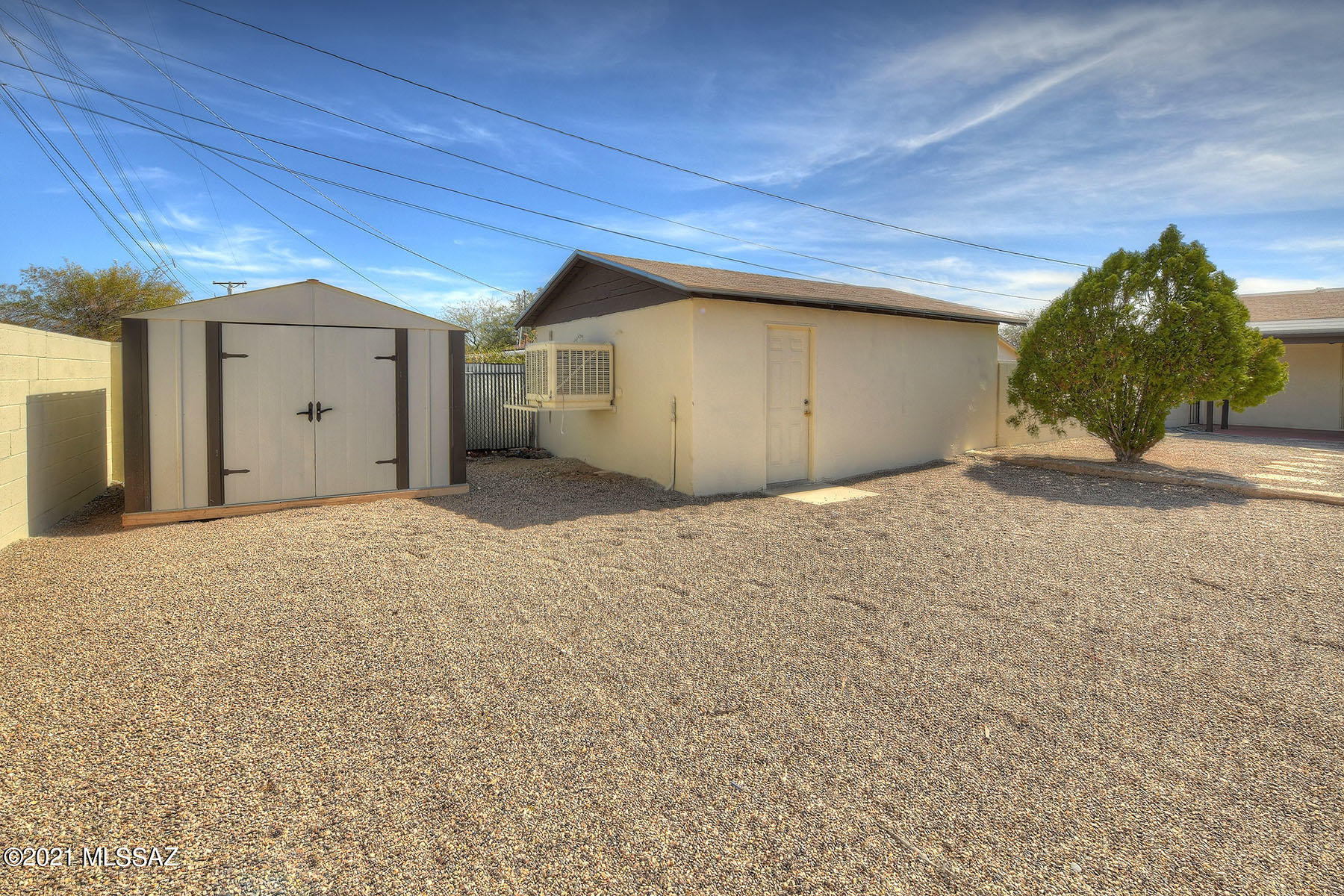 2711 E Linden Street