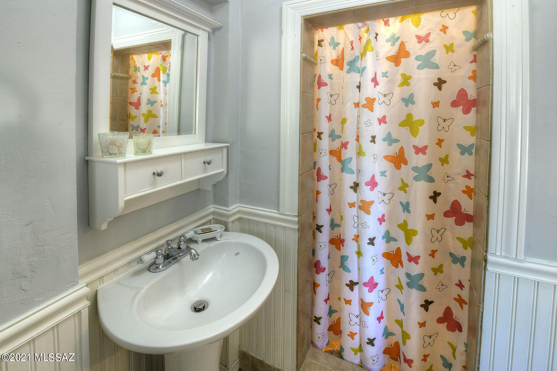 2711 E Linden Street