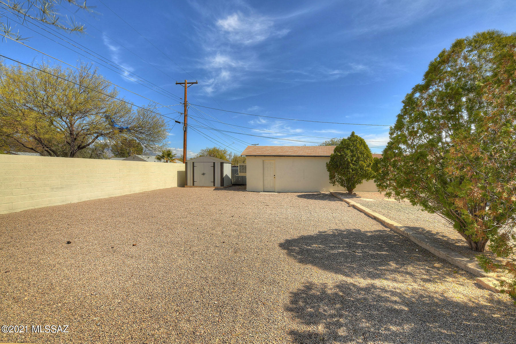 2711 E Linden Street