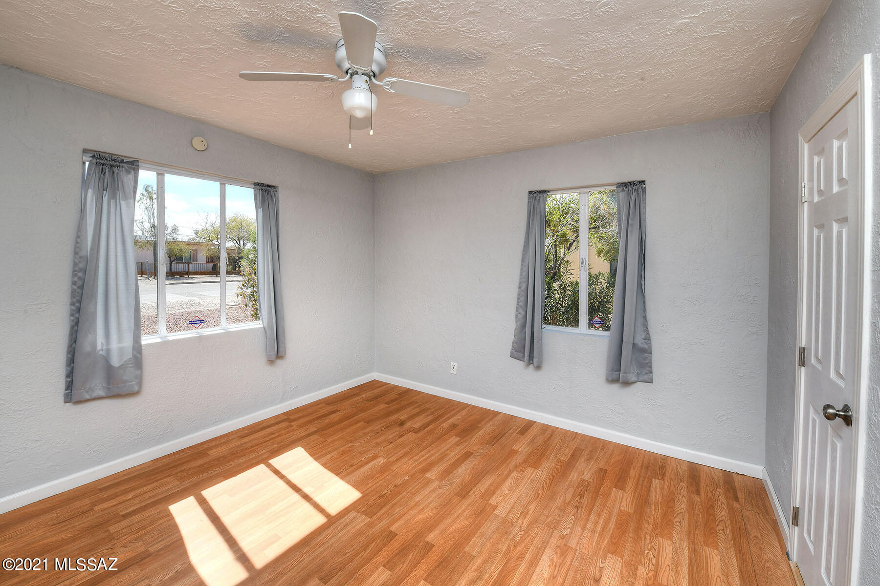 2711 E Linden Street