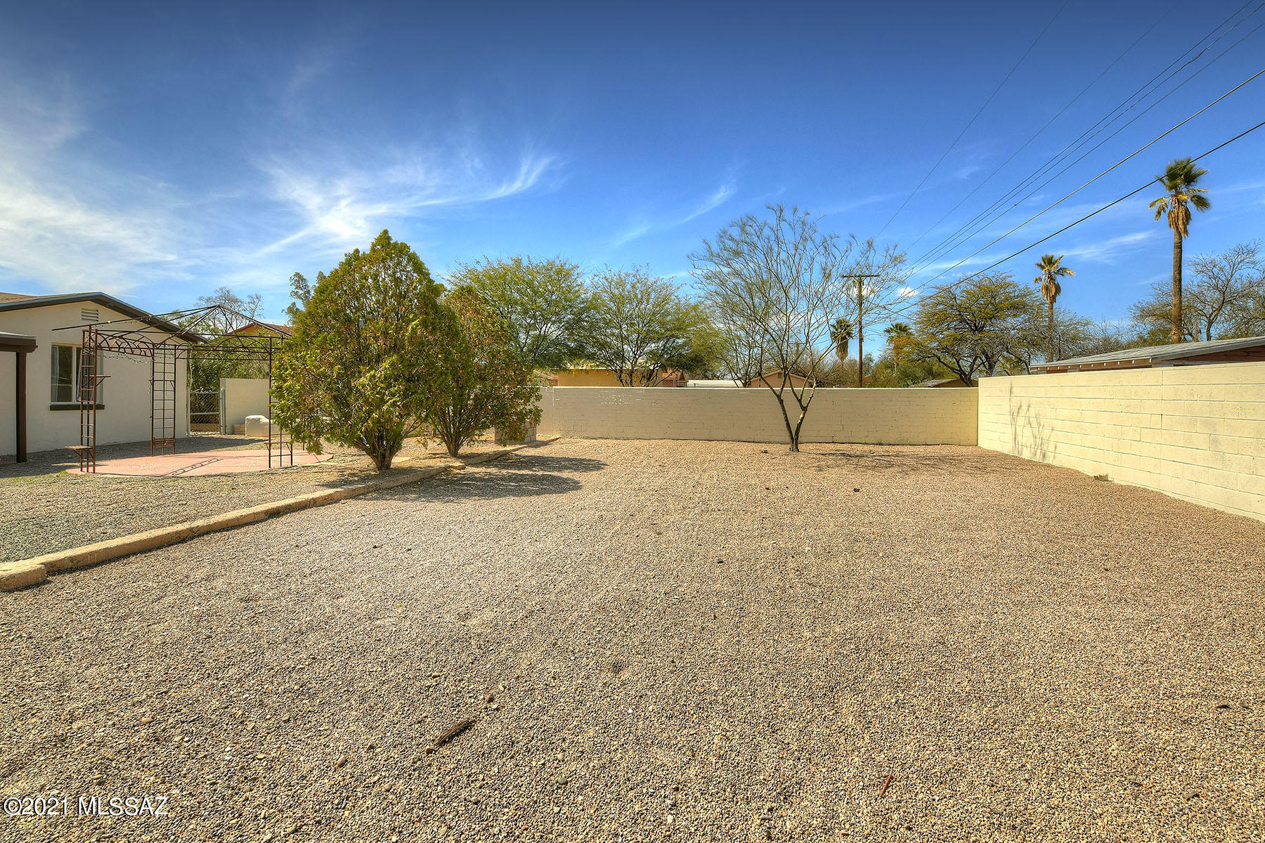 2711 E Linden Street