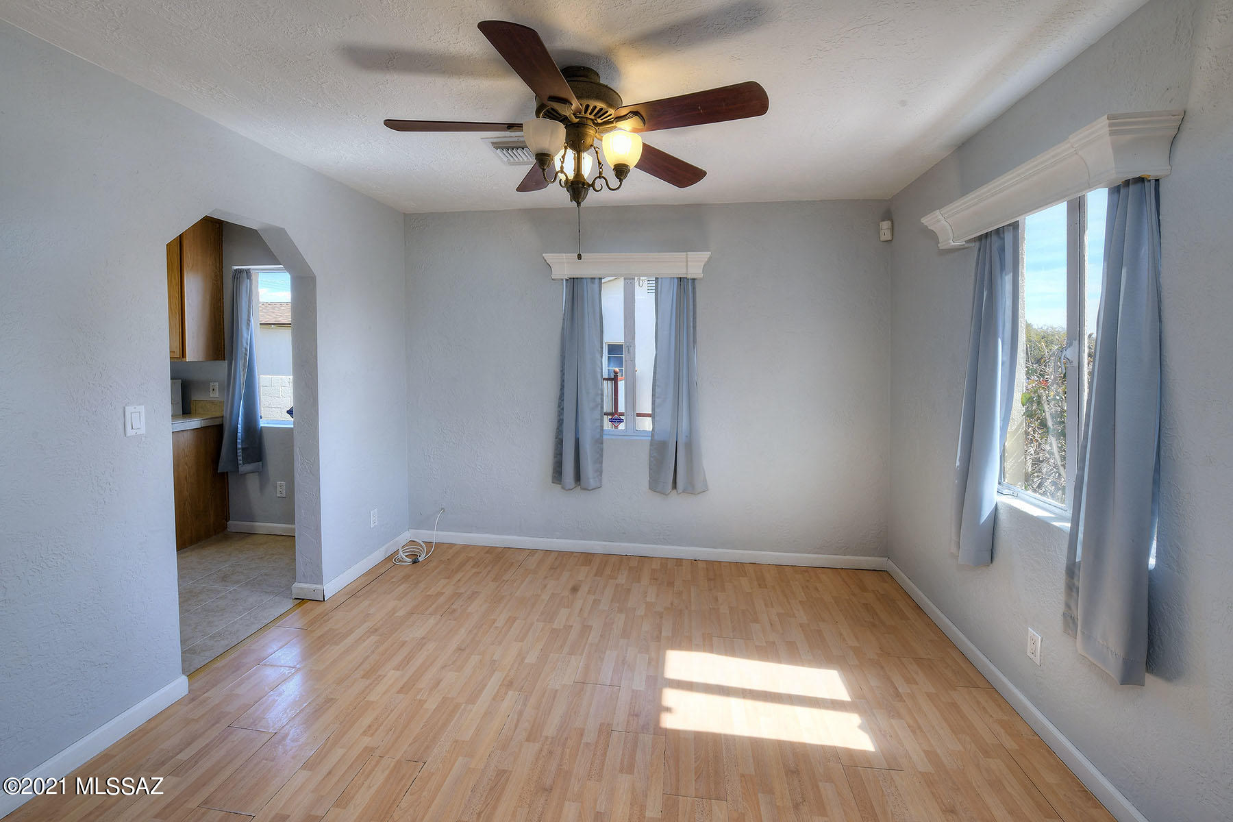 2711 E Linden Street