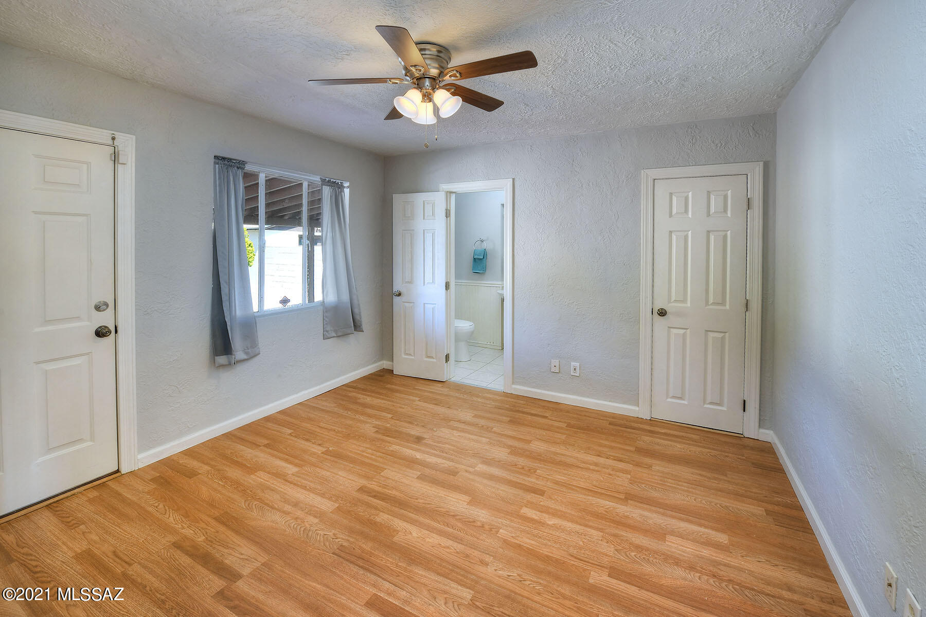 2711 E Linden Street