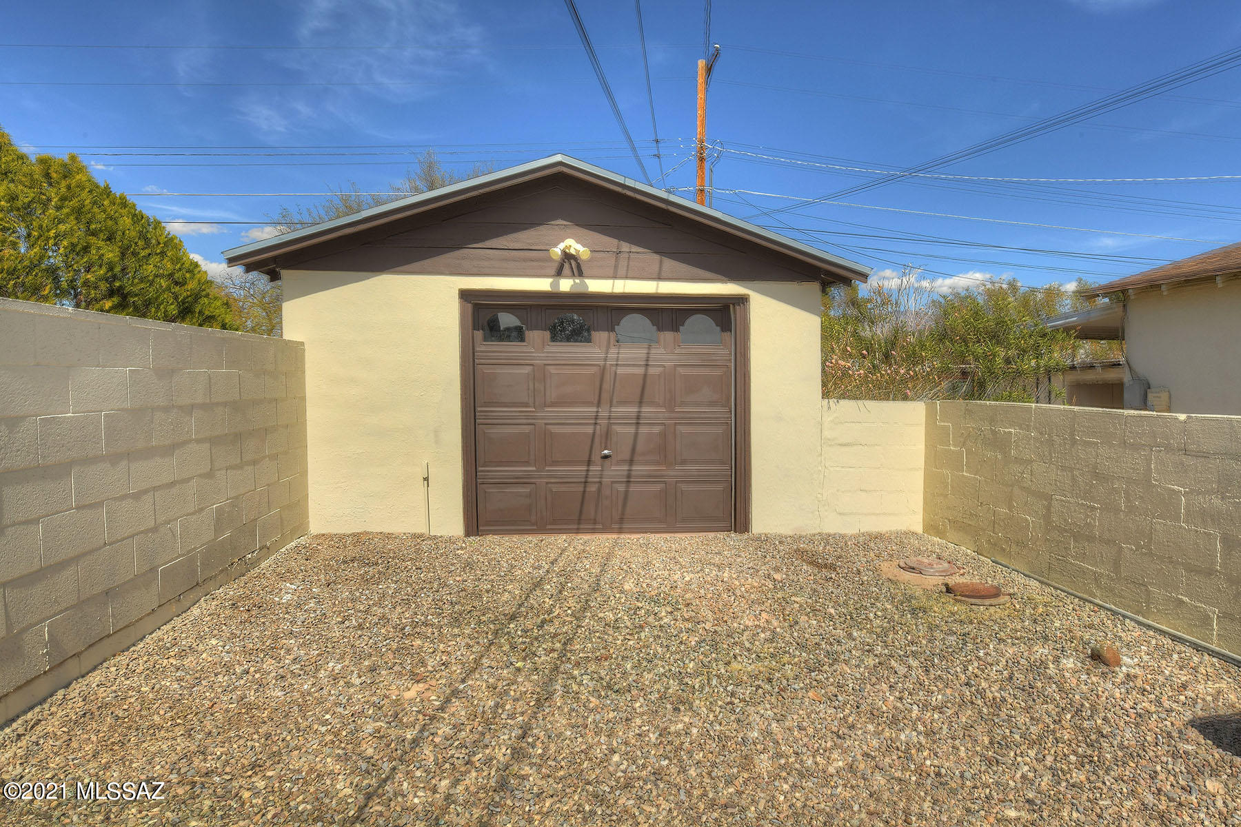 2711 E Linden Street