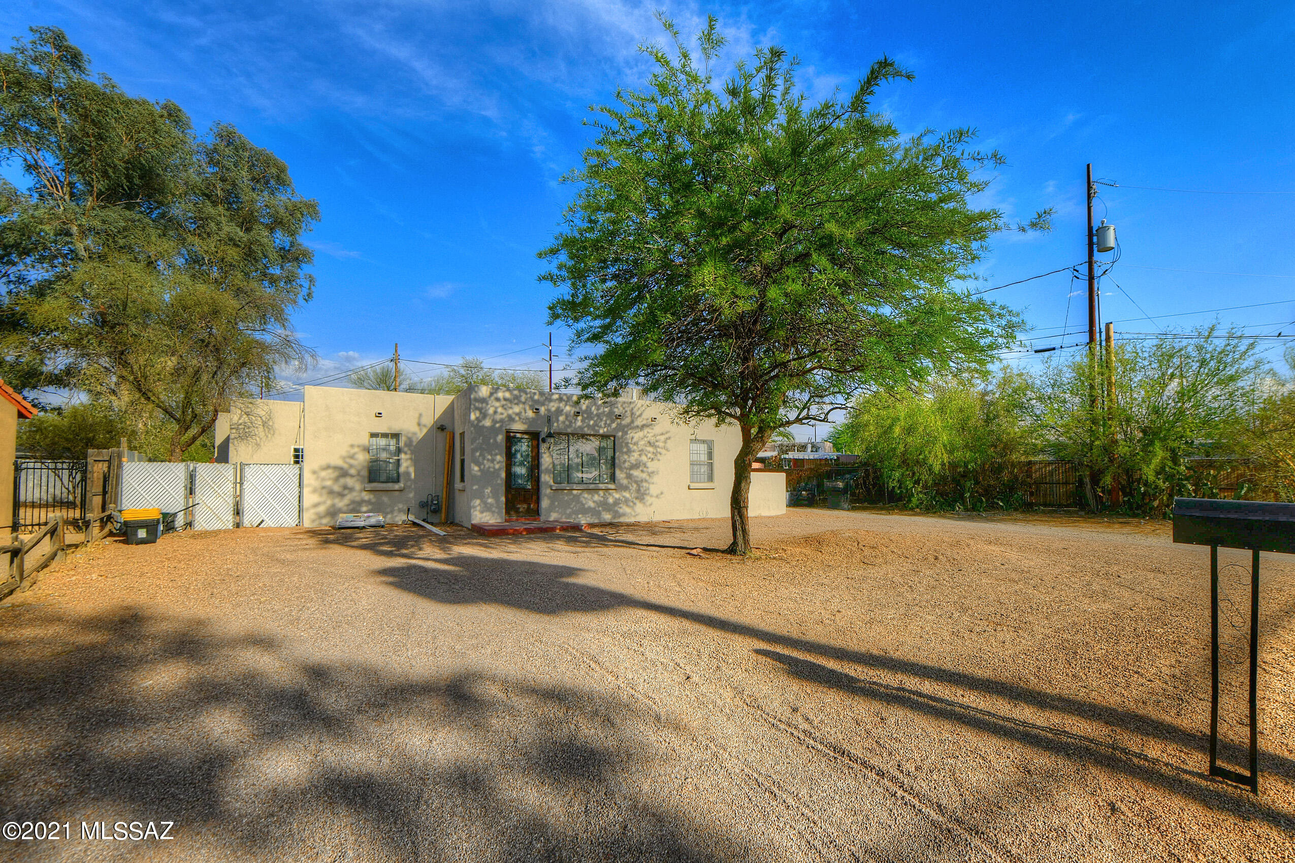 2616 N Fremont Avenue