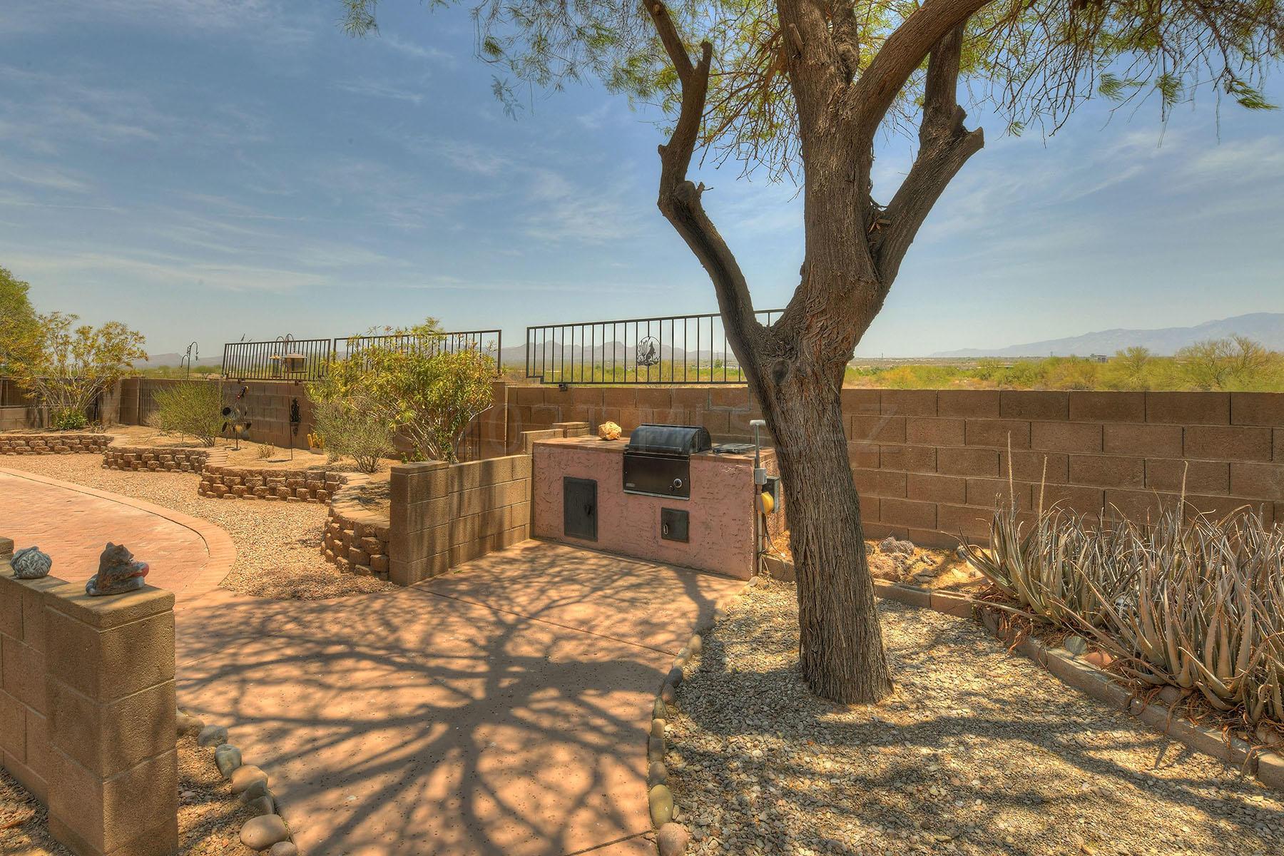 9066 N Lawndale Drive