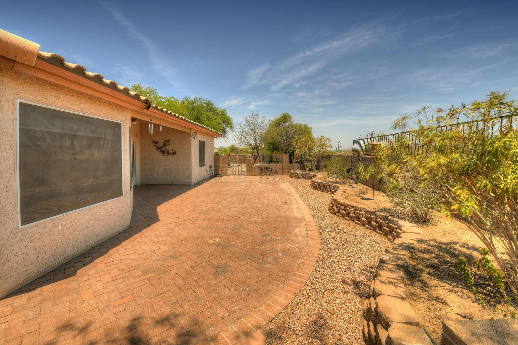 9066 N Lawndale Drive