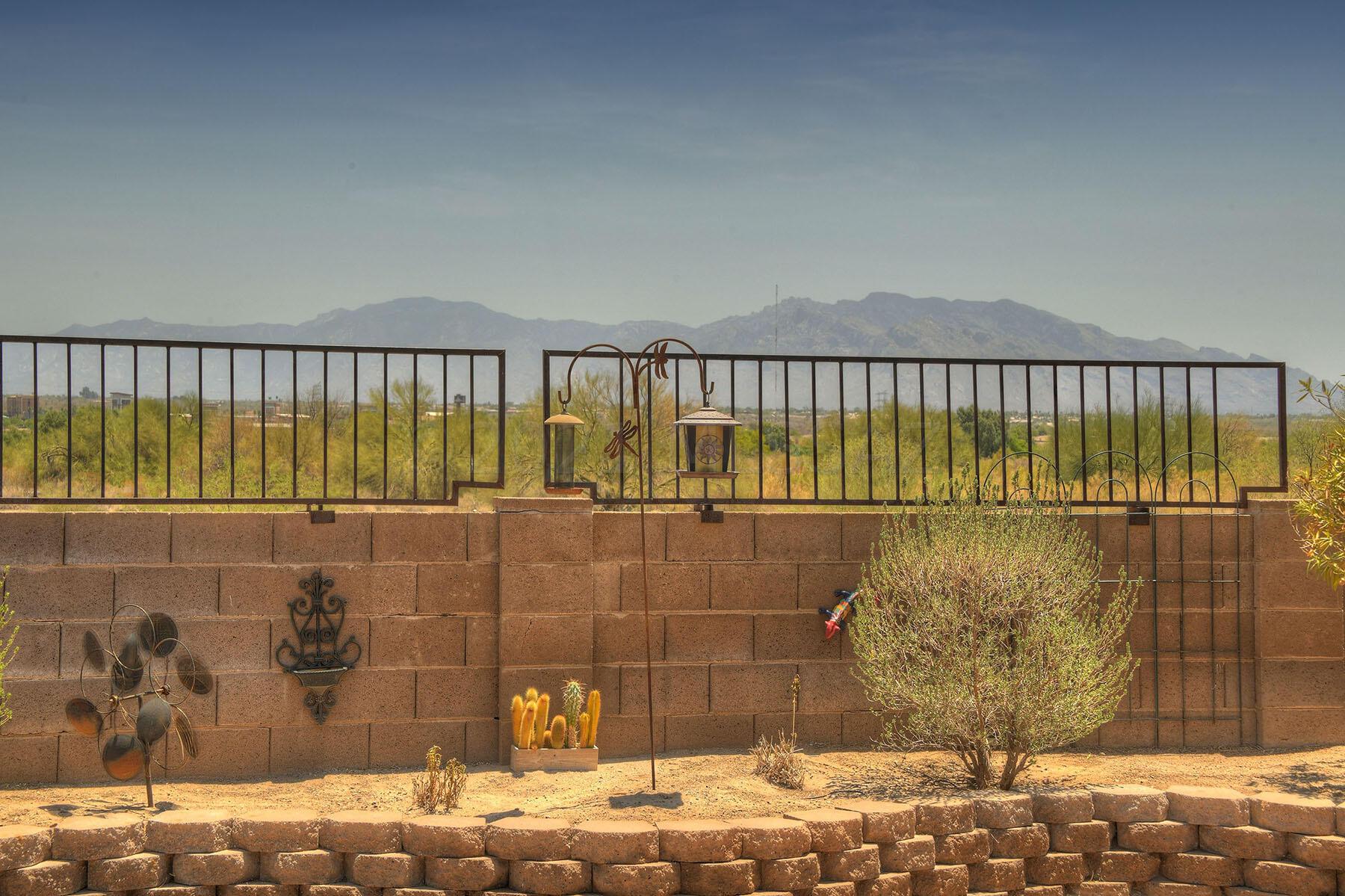 9066 N Lawndale Drive