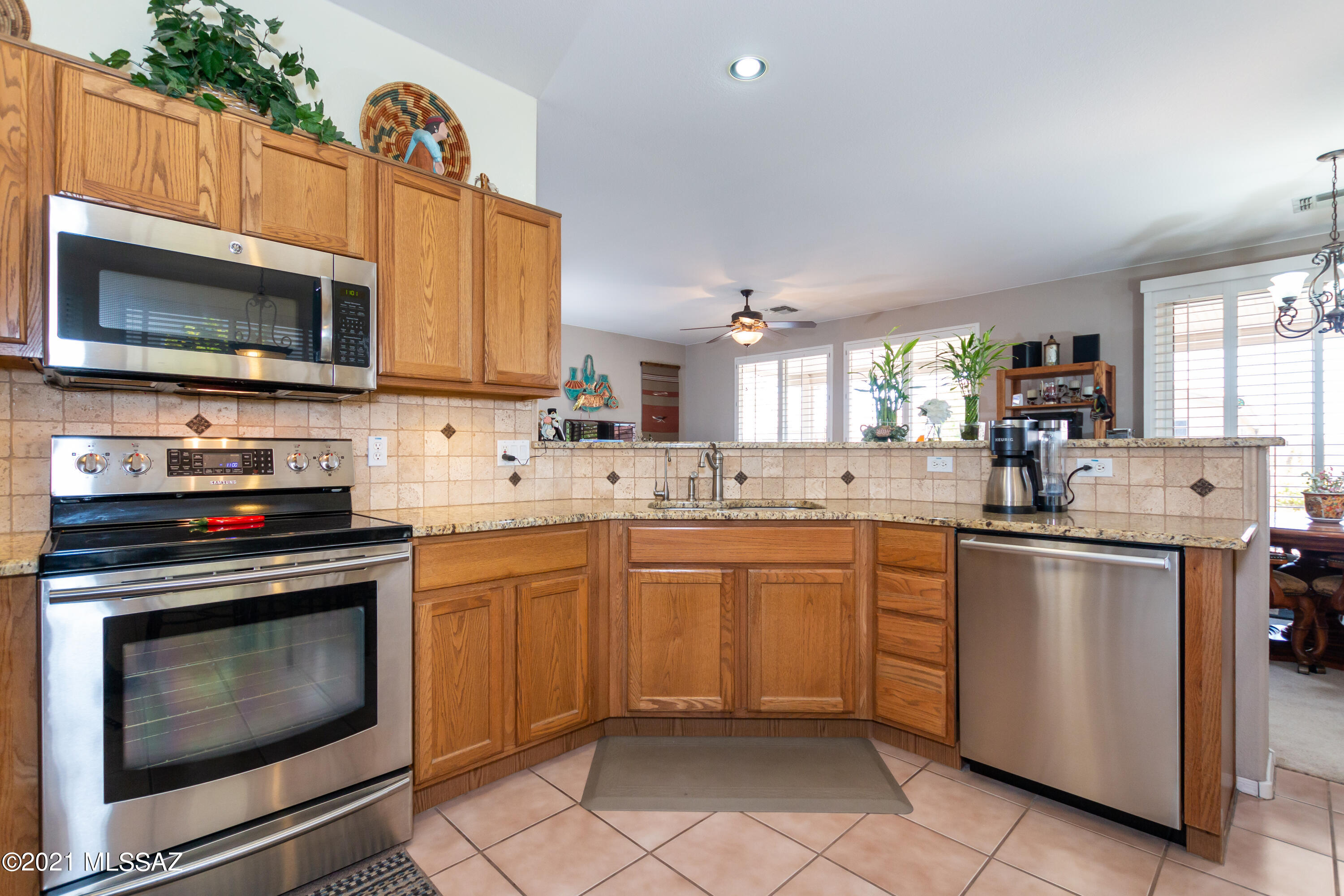 9489 N Twinkling Shadows Way Way