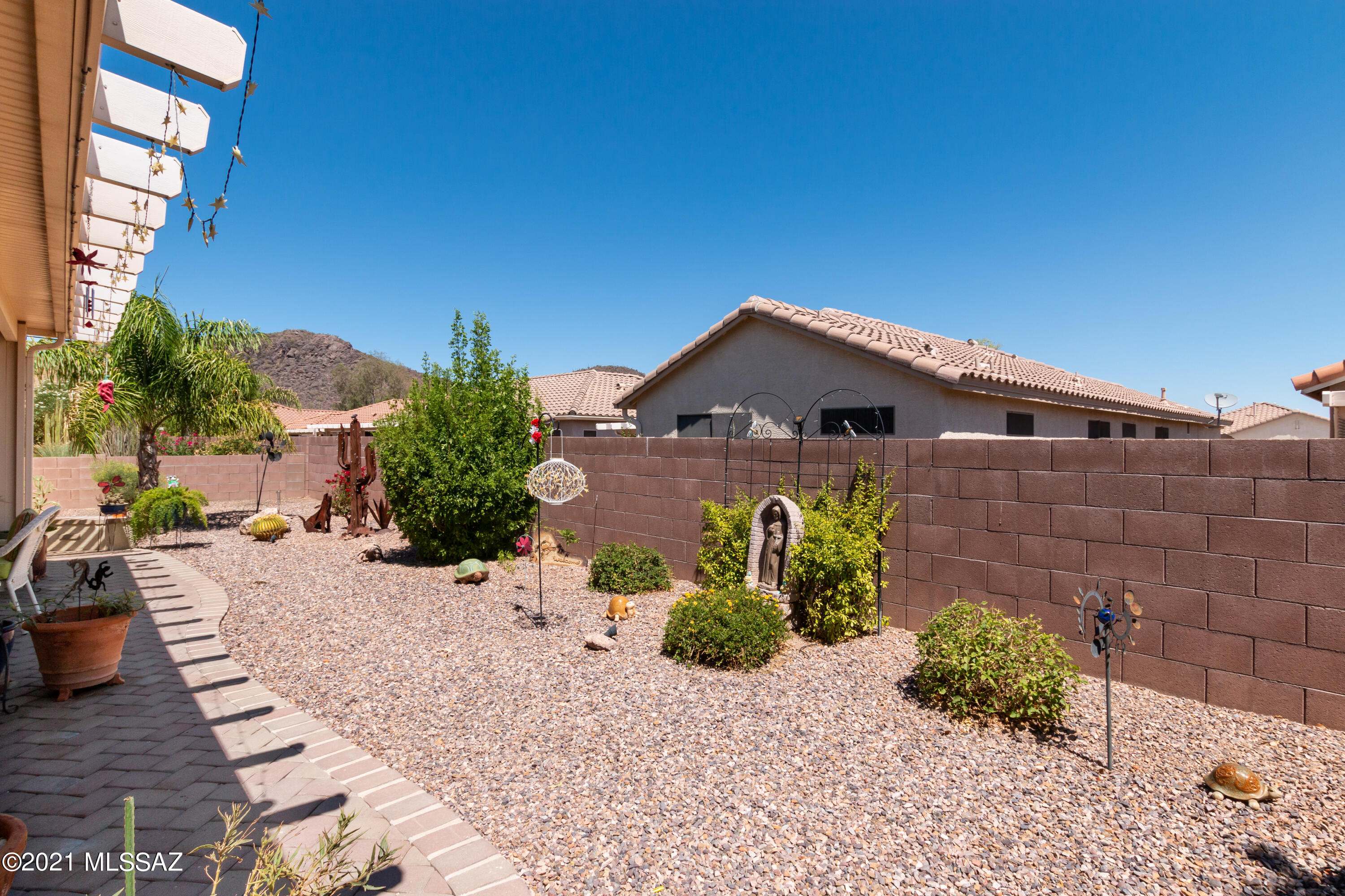 9489 N Twinkling Shadows Way Way