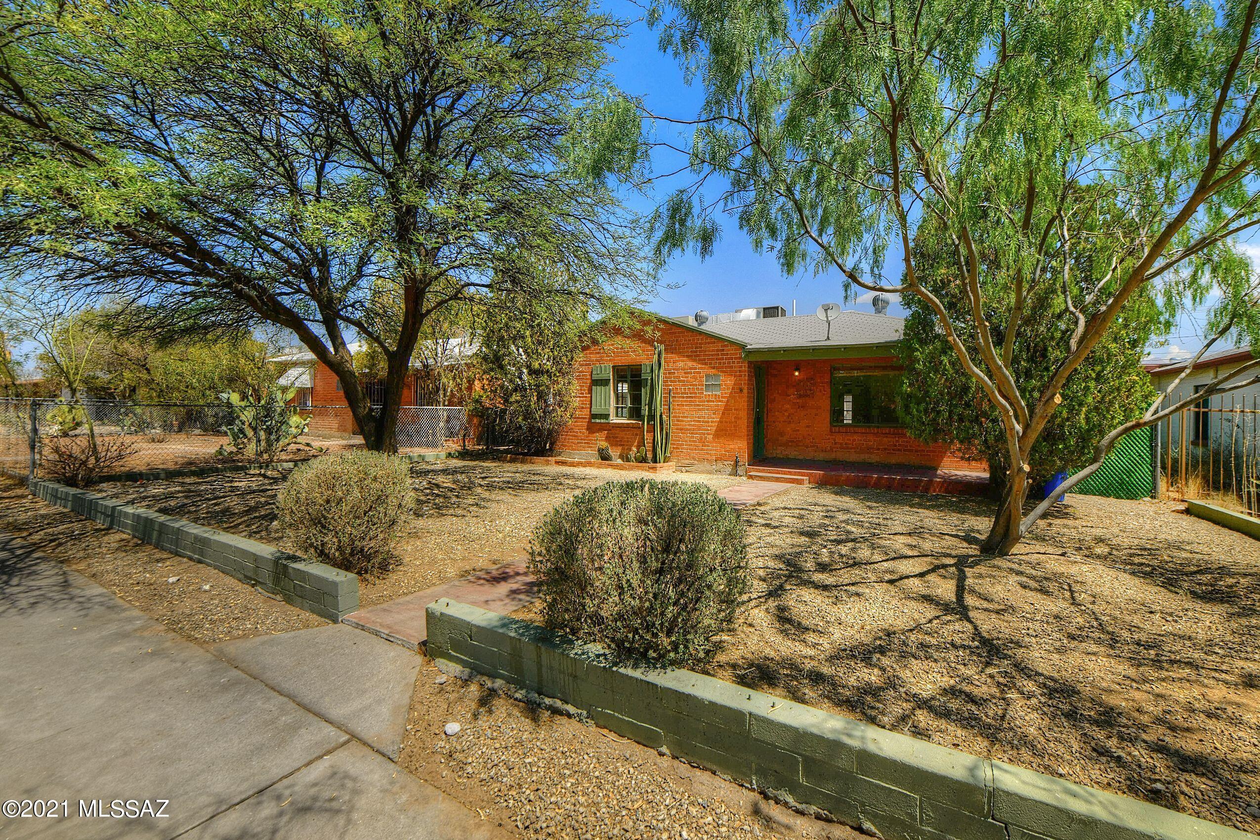 1733 E Silver Street