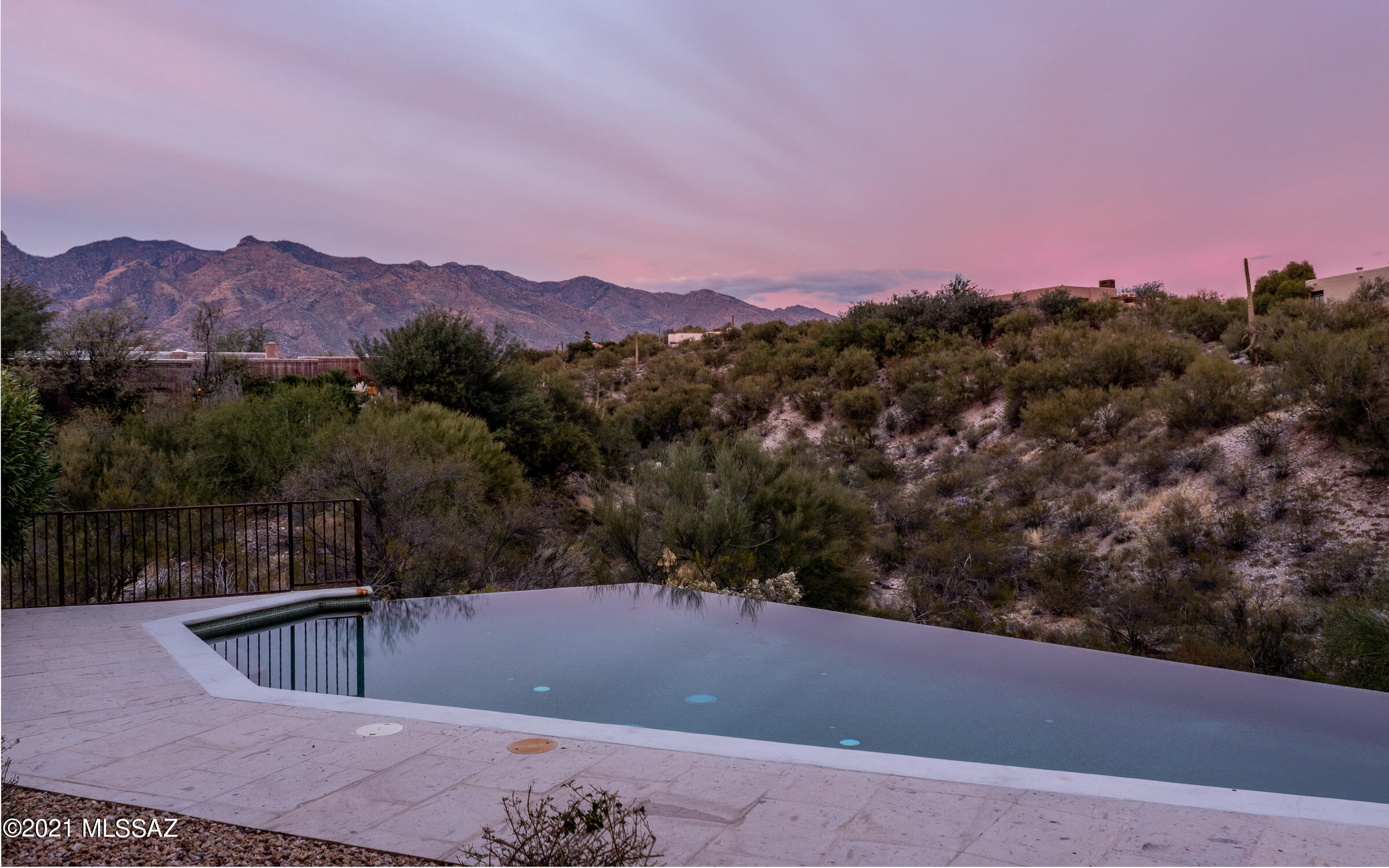 5070 N Hacienda Del Sol Road